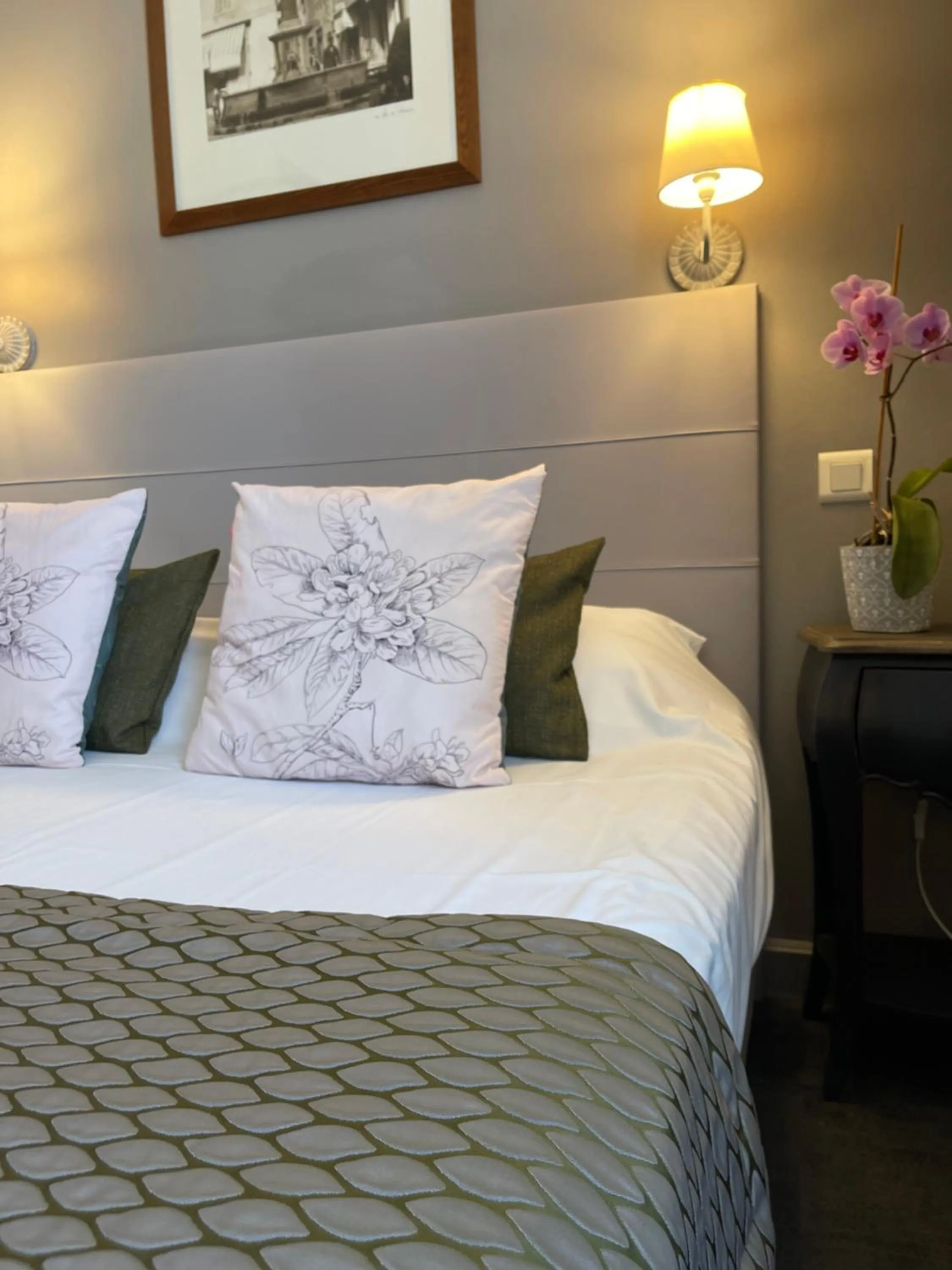 Decorative detail, Bed in Brit Hotel Acacias