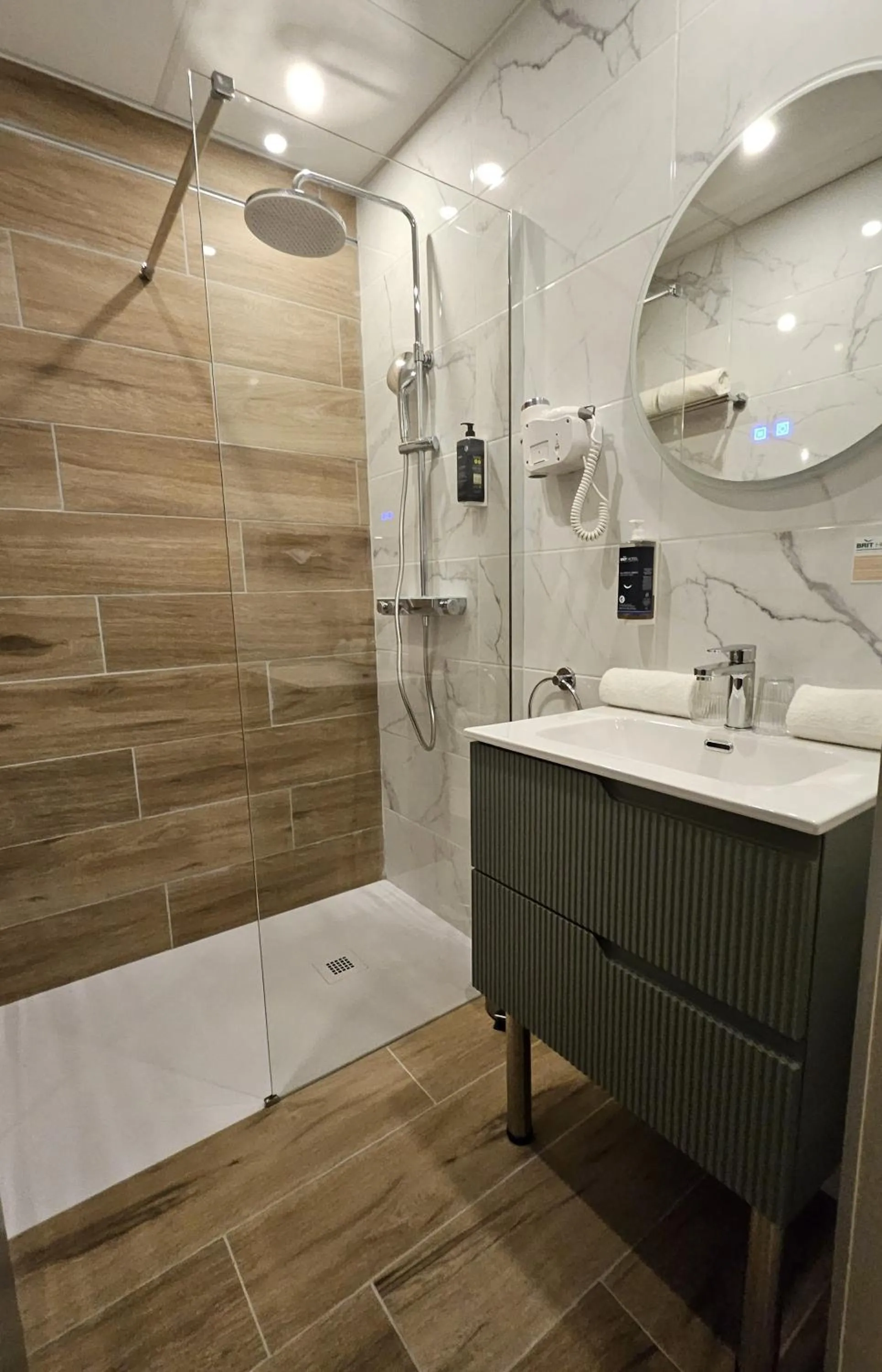 Bathroom in Brit Hotel Acacias