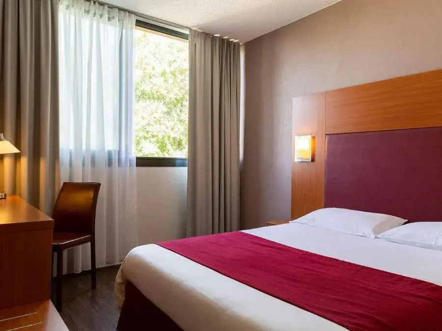 Bed in The Originals City, Hôtel Le Sextant, Toulouse Sud Bed in The Originals City, Hôtel Le Sextant, Toulouse Sud