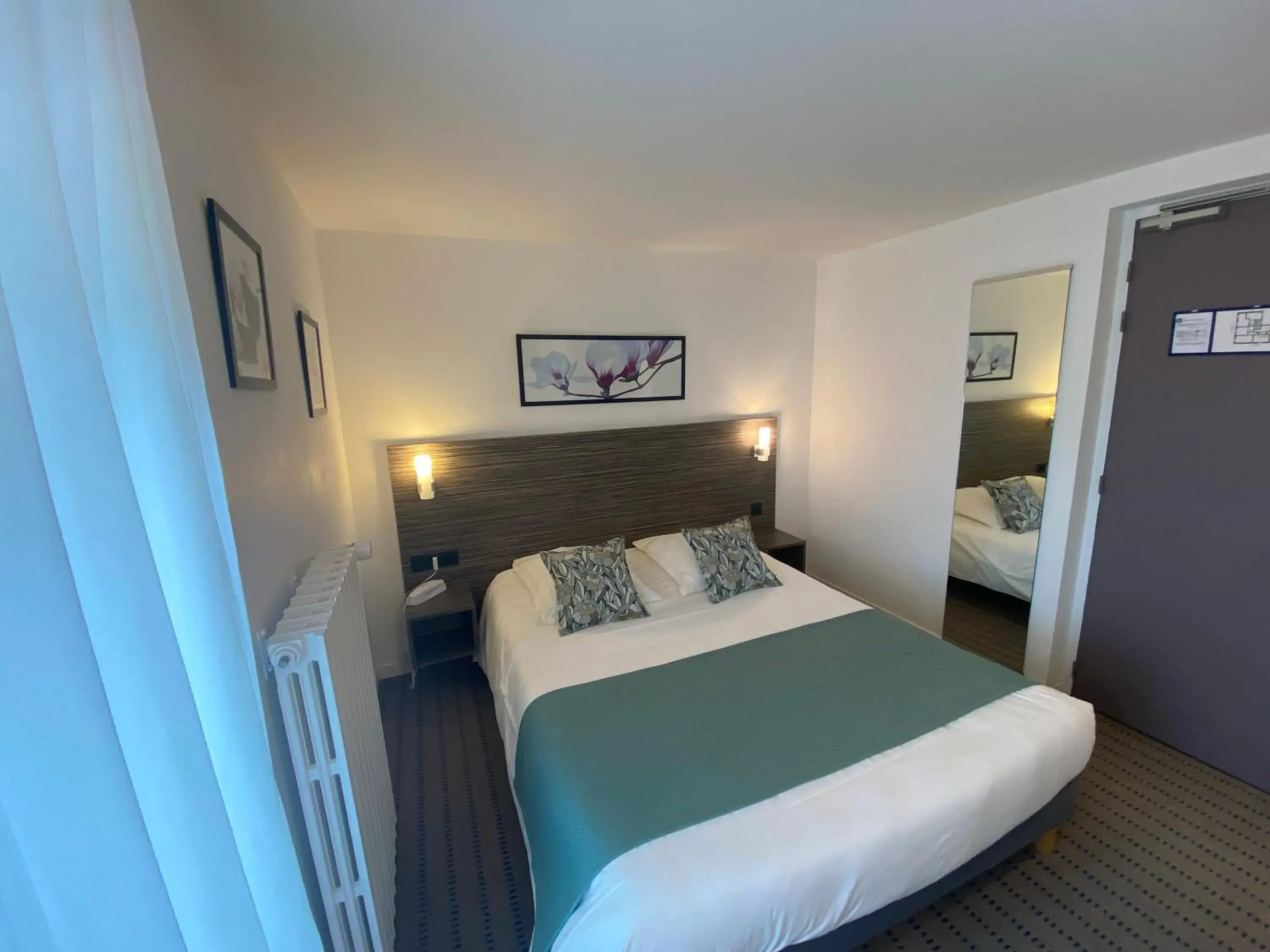 Comfort Double Room in Hotel du Louvre Comfort Double Room in Hotel du Louvre