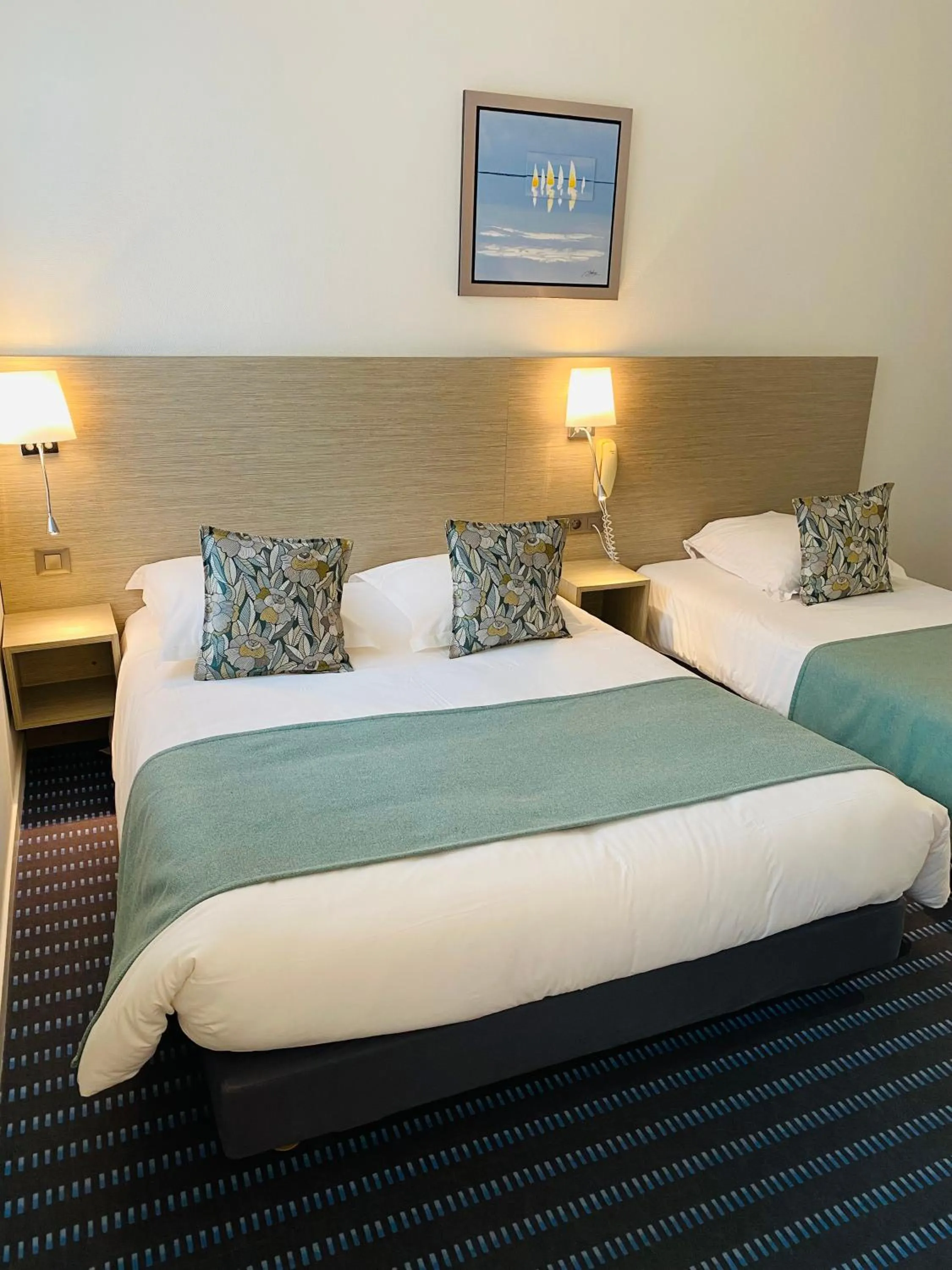 Photo of the whole room, Bed in Hotel du Louvre