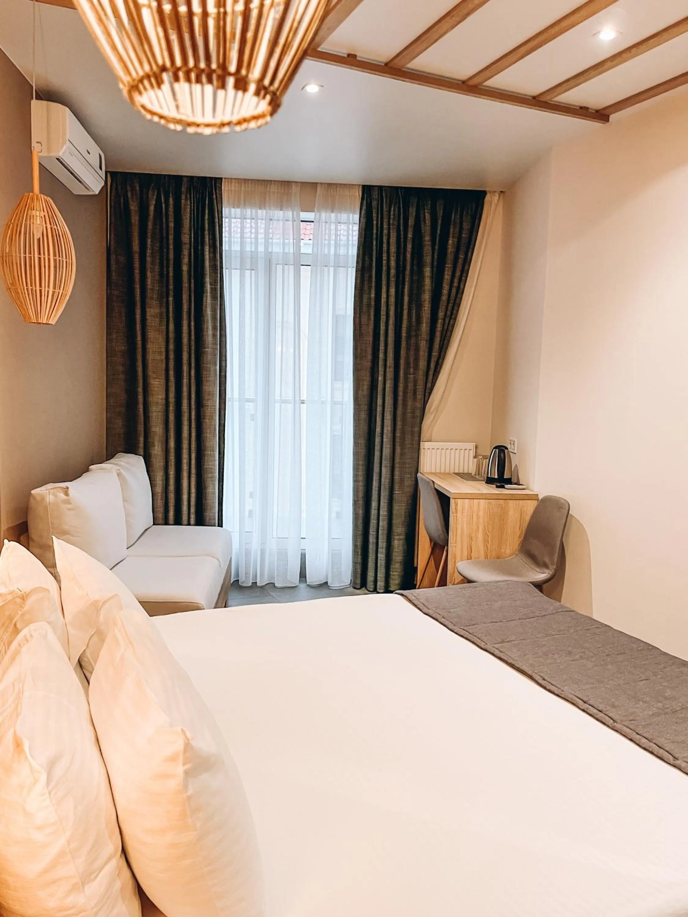 Bedroom, Bed in Mykonos Hotel Apart - Maestro