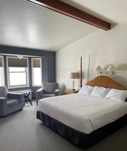 TV and multimedia, Bed in Hilltop Inn Broomfield Denver