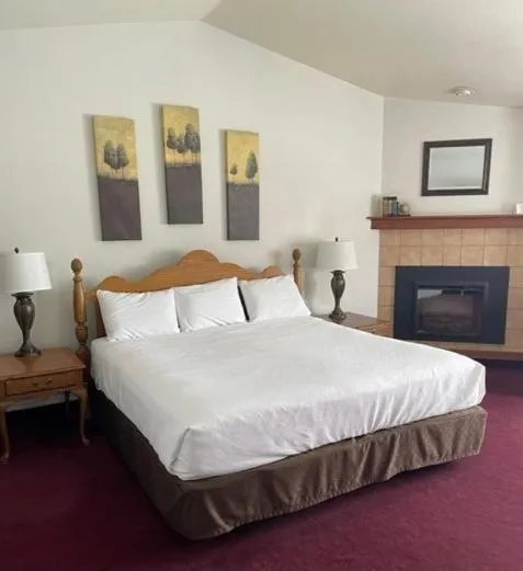 TV and multimedia, Bed in Hilltop Inn Broomfield Denver