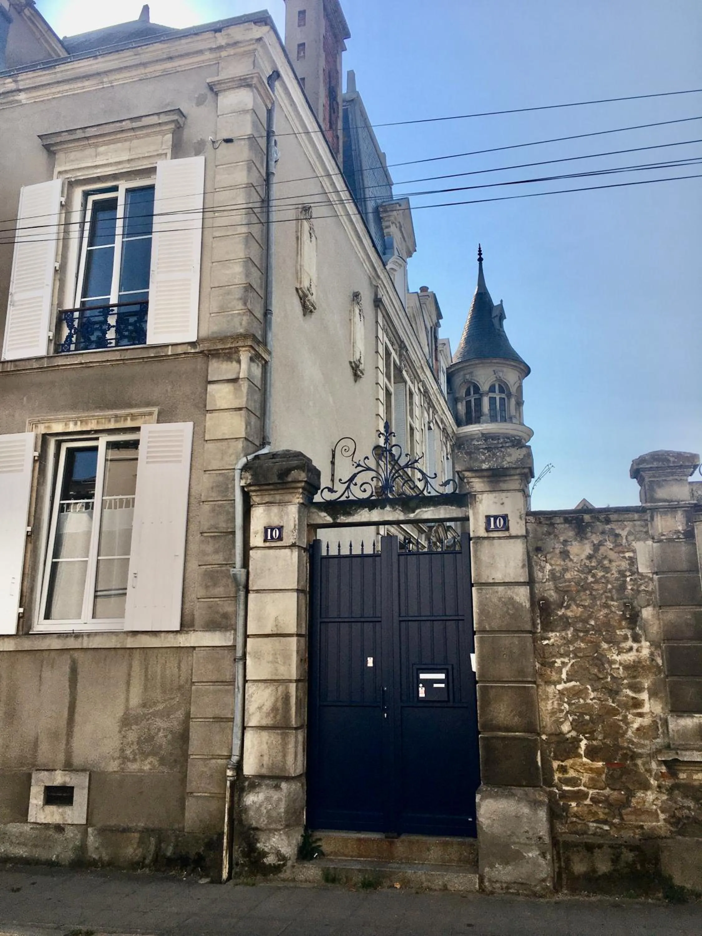 Property building in Maison Prémartine