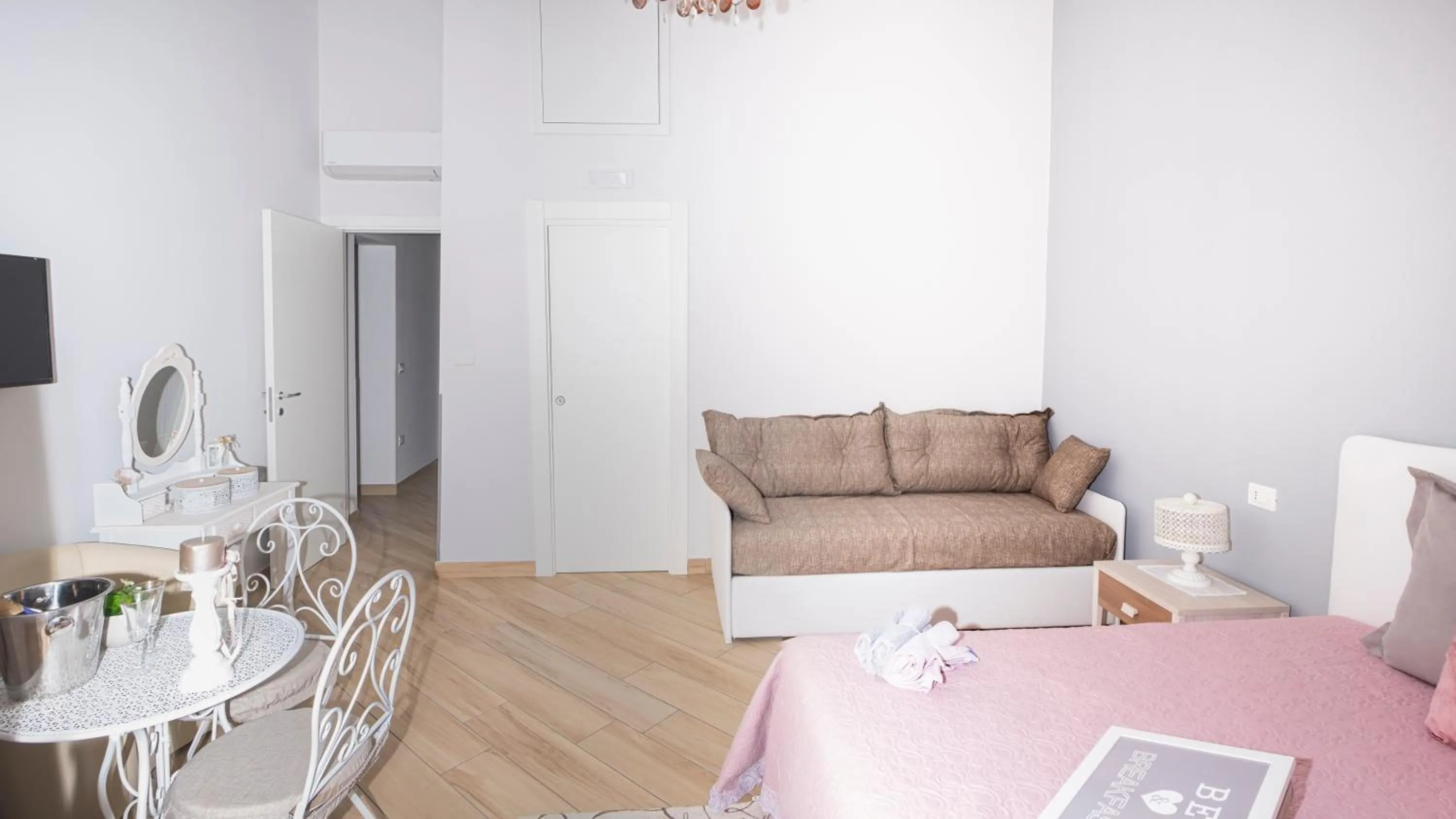 Photo of the whole room in B&B VERZUS