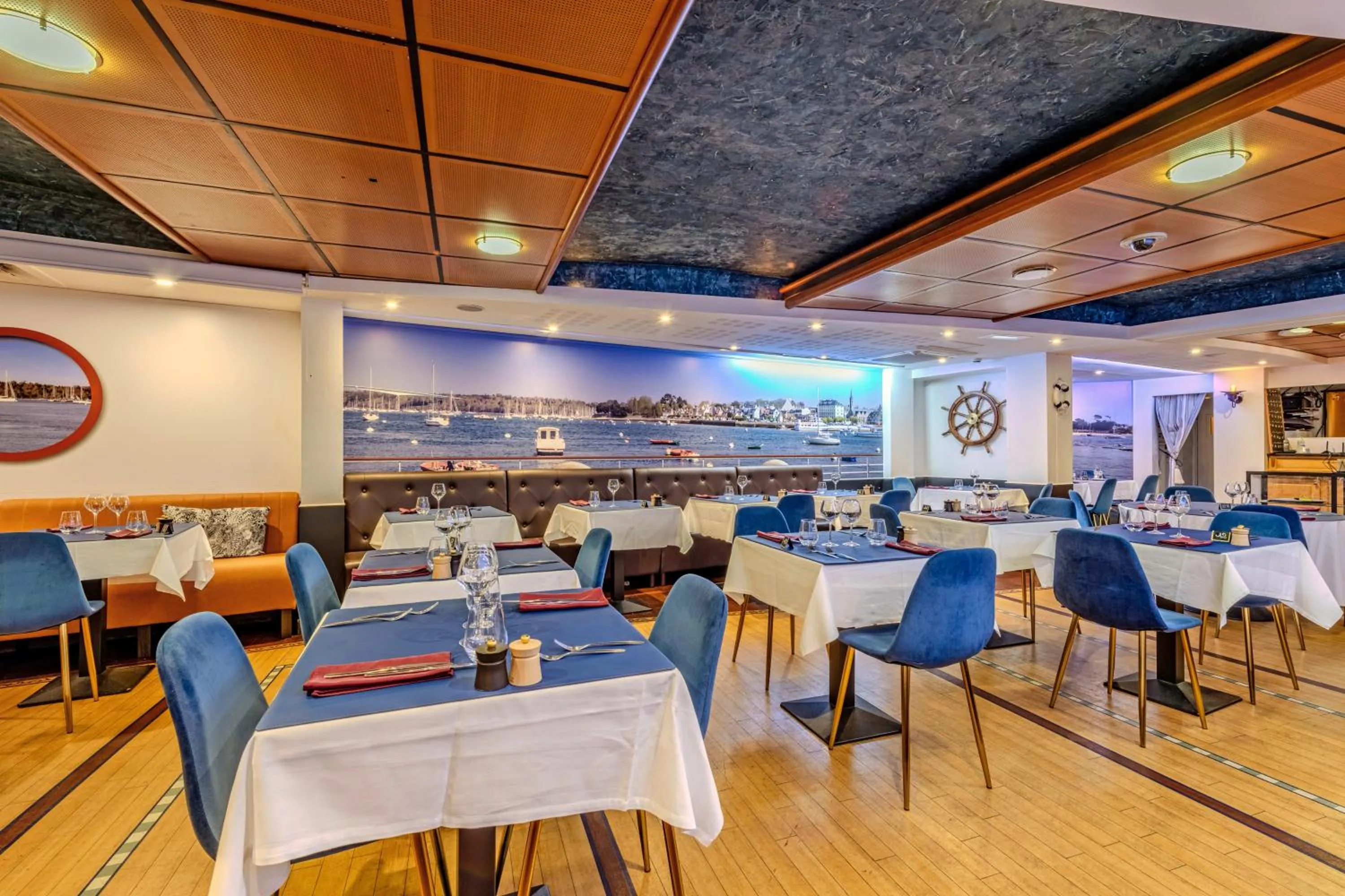 Restaurant/places to eat in Logis Hotel Center