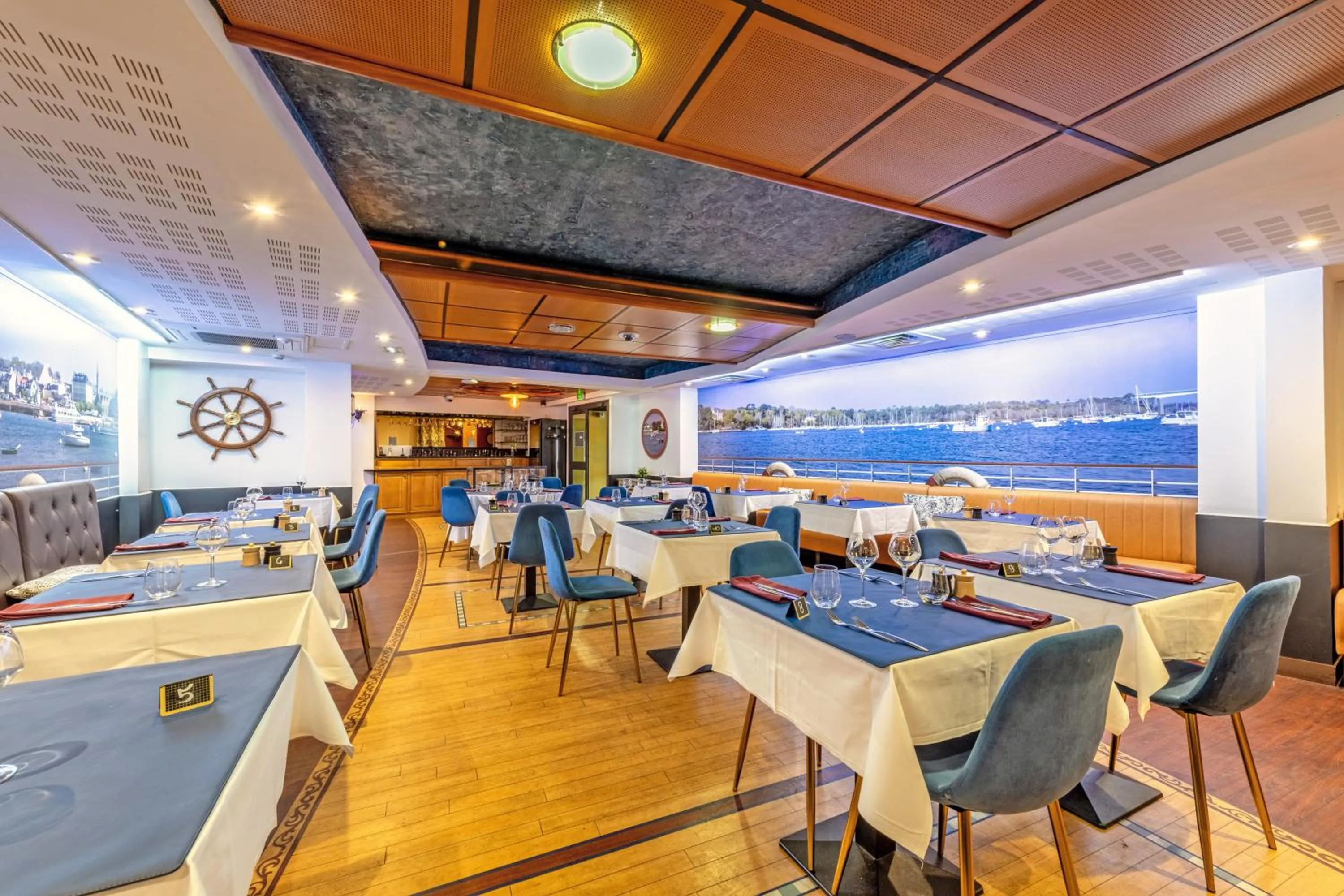 Restaurant/places to eat in Logis Hotel Center