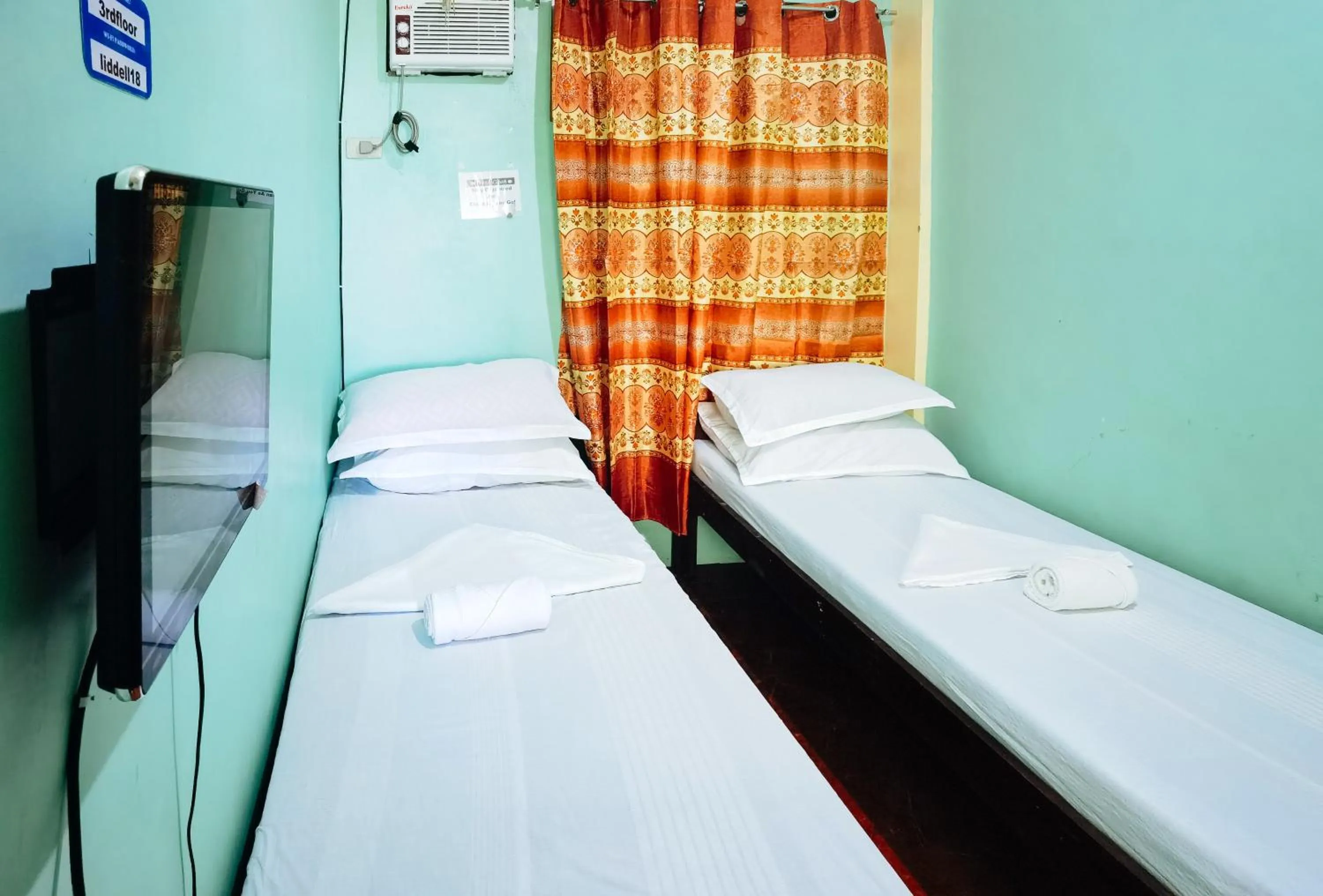 TV and multimedia, Bed in RedDoorz at D128 Lodge Cagayan Valley