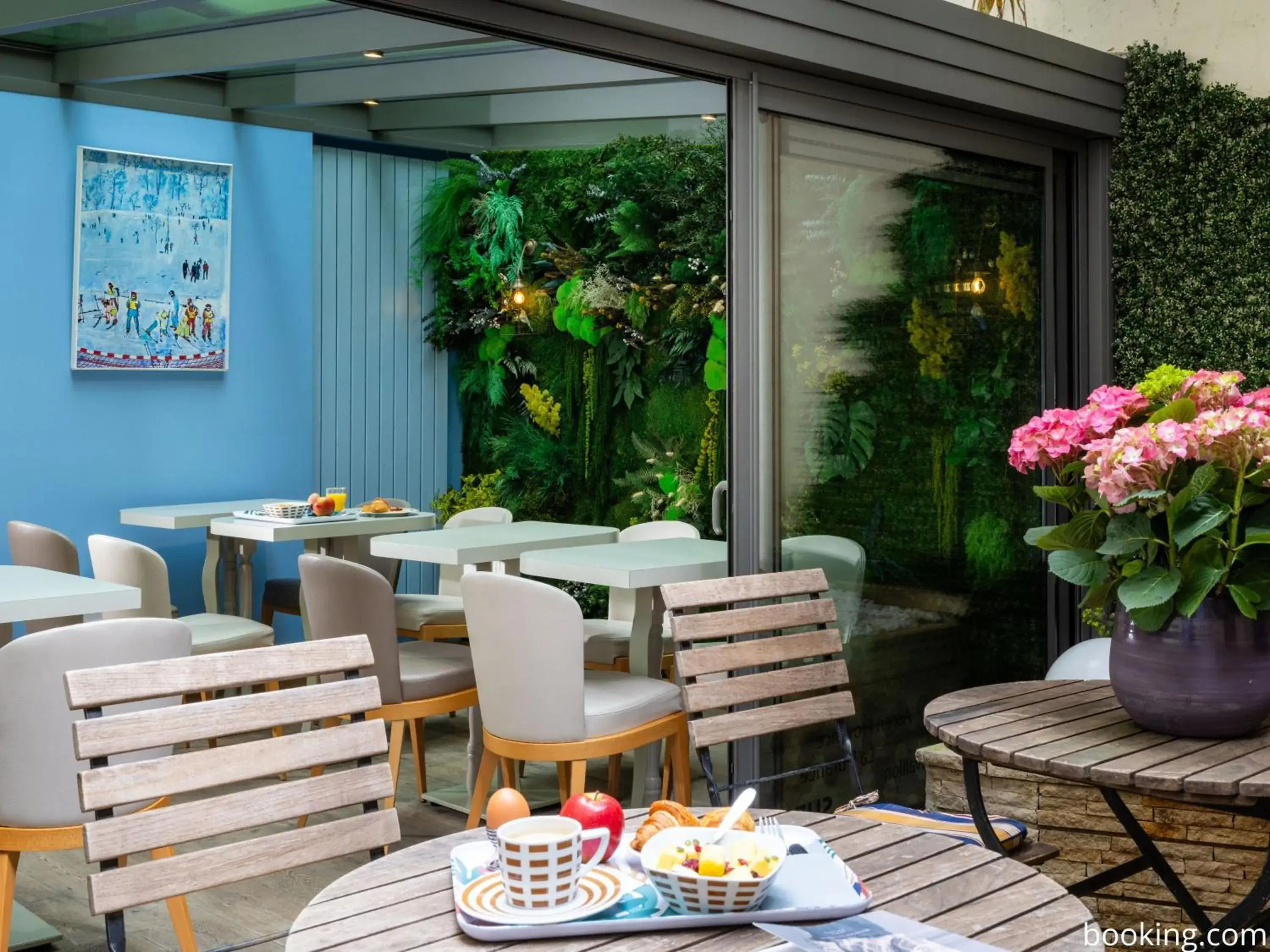 Breakfast in Hotel Daumesnil-Vincennes Breakfast in Hotel Daumesnil-Vincennes