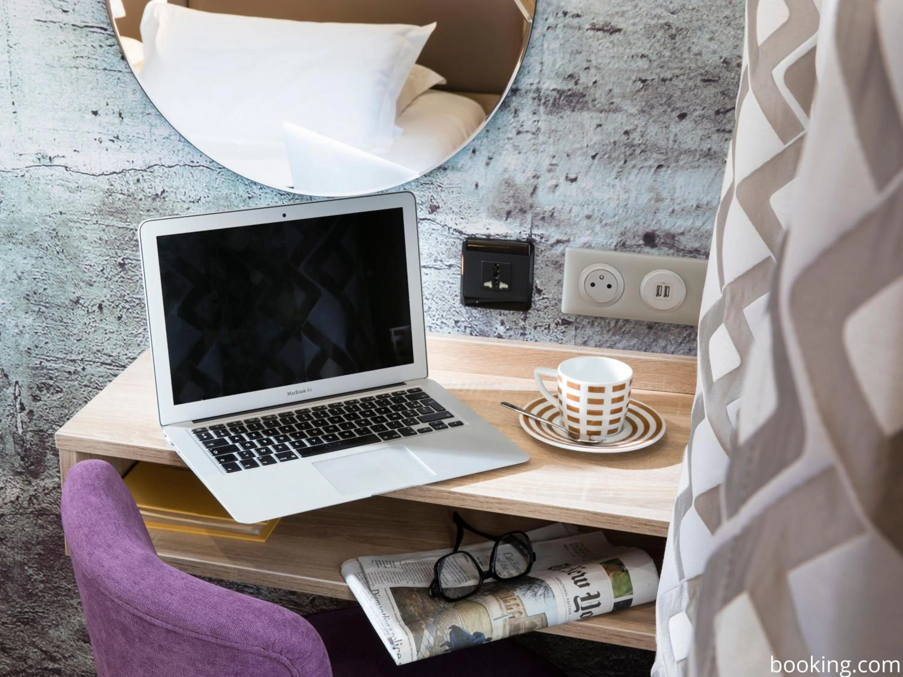 Bedroom in Hotel Daumesnil-Vincennes