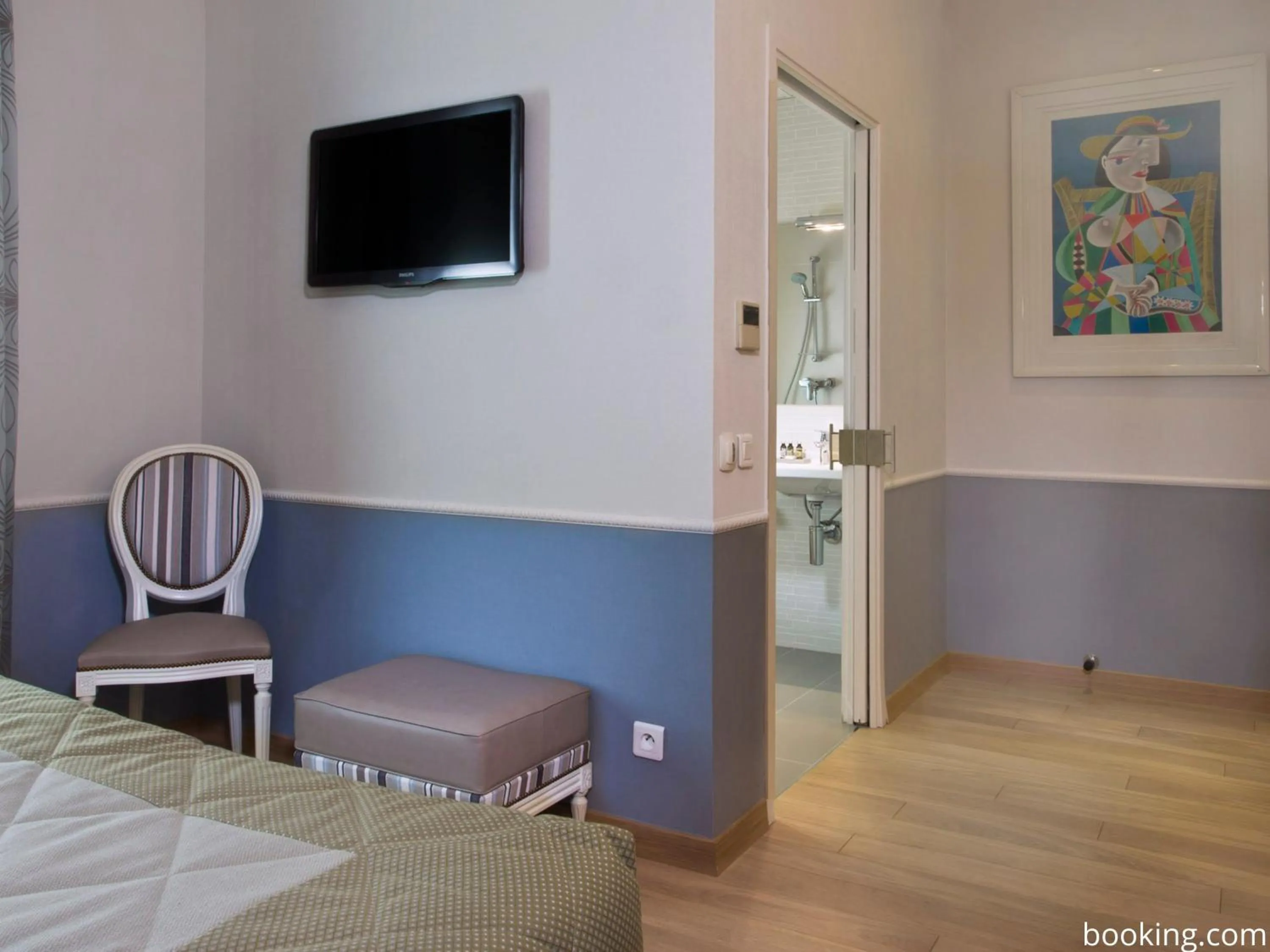Facility for disabled guests, Bed in Hotel Daumesnil-Vincennes