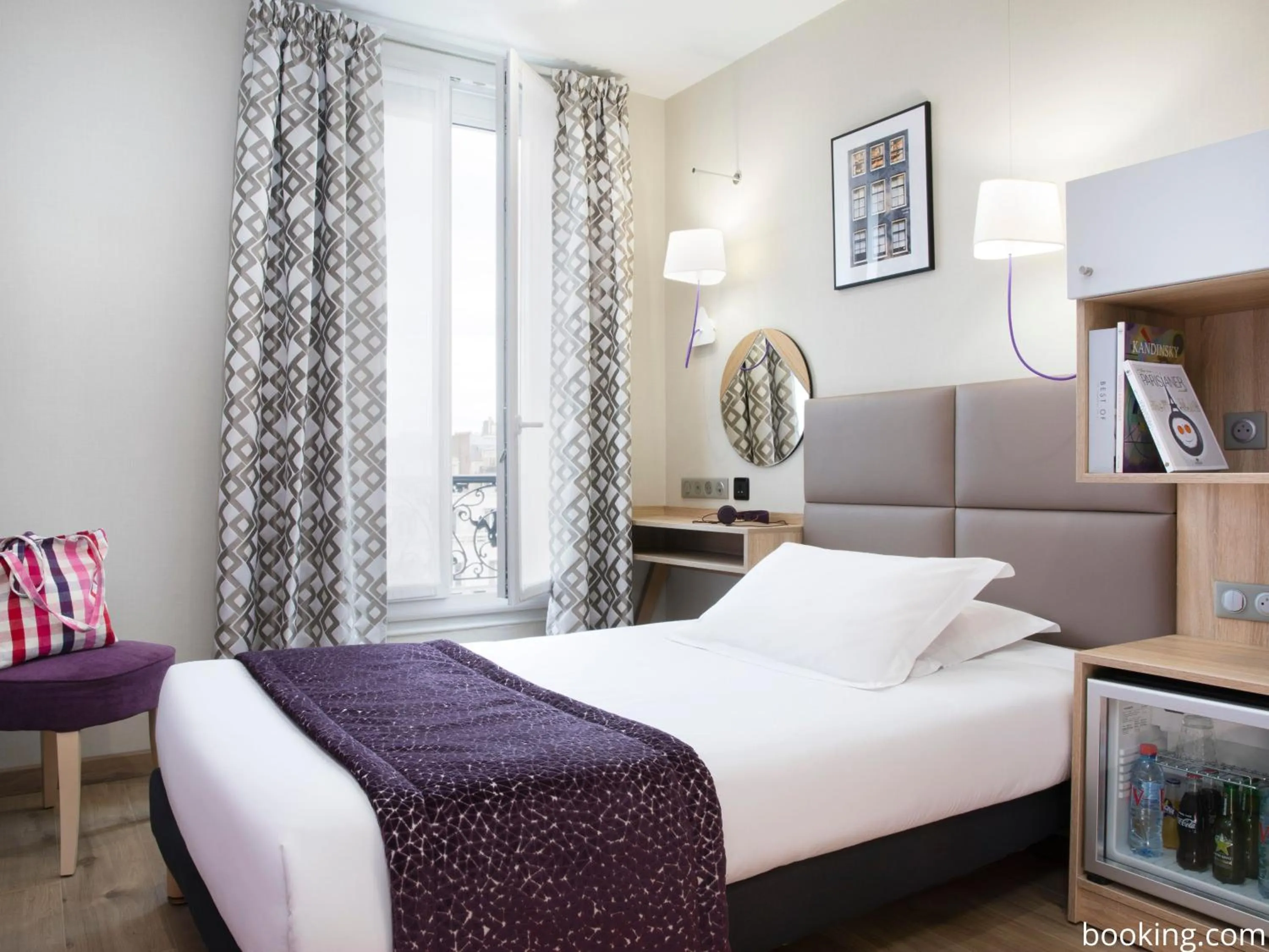 Bed in Hotel Daumesnil-Vincennes