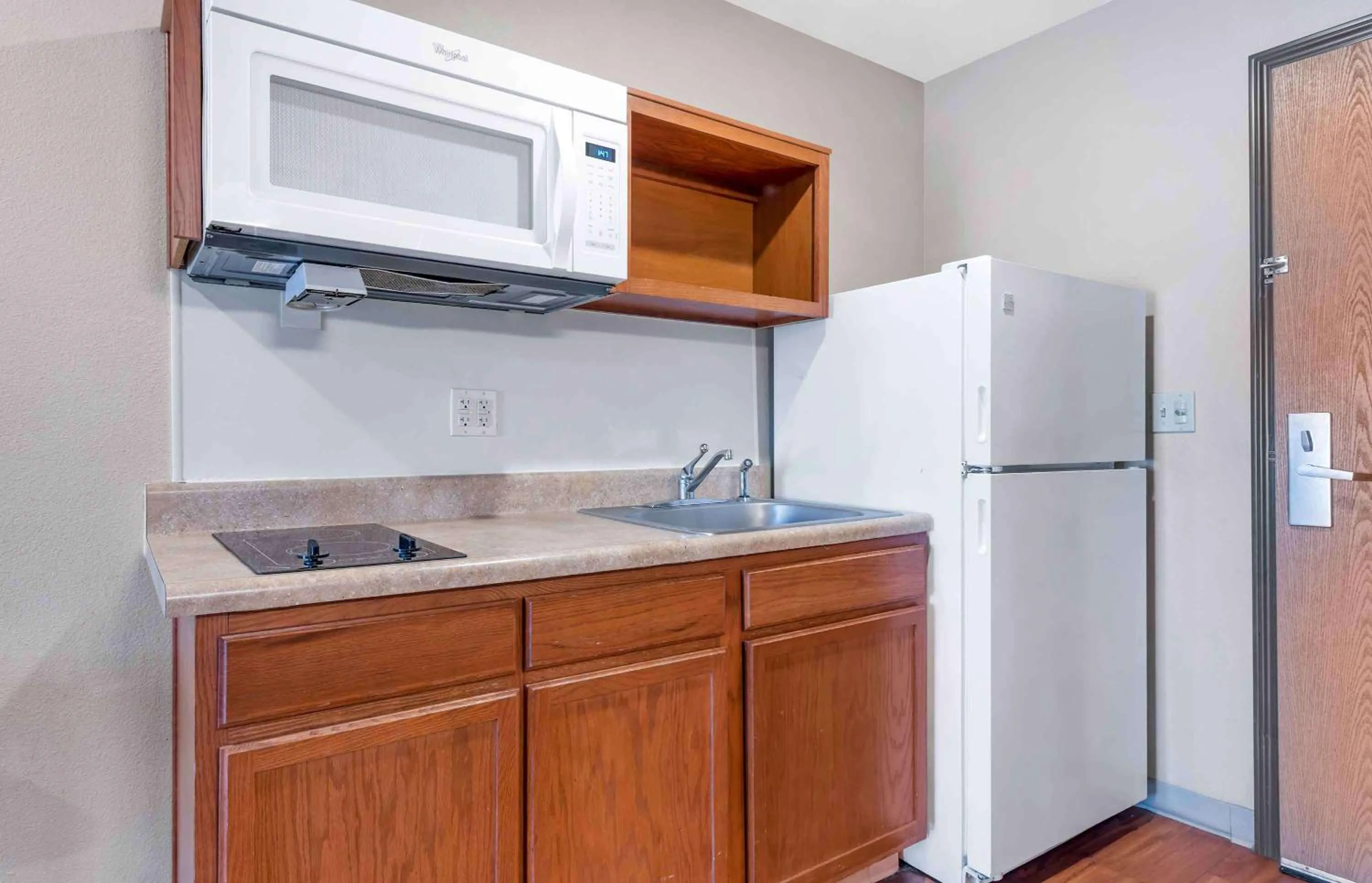 Kitchen or kitchenette in Extended Stay America Select Suites - Colorado Springs