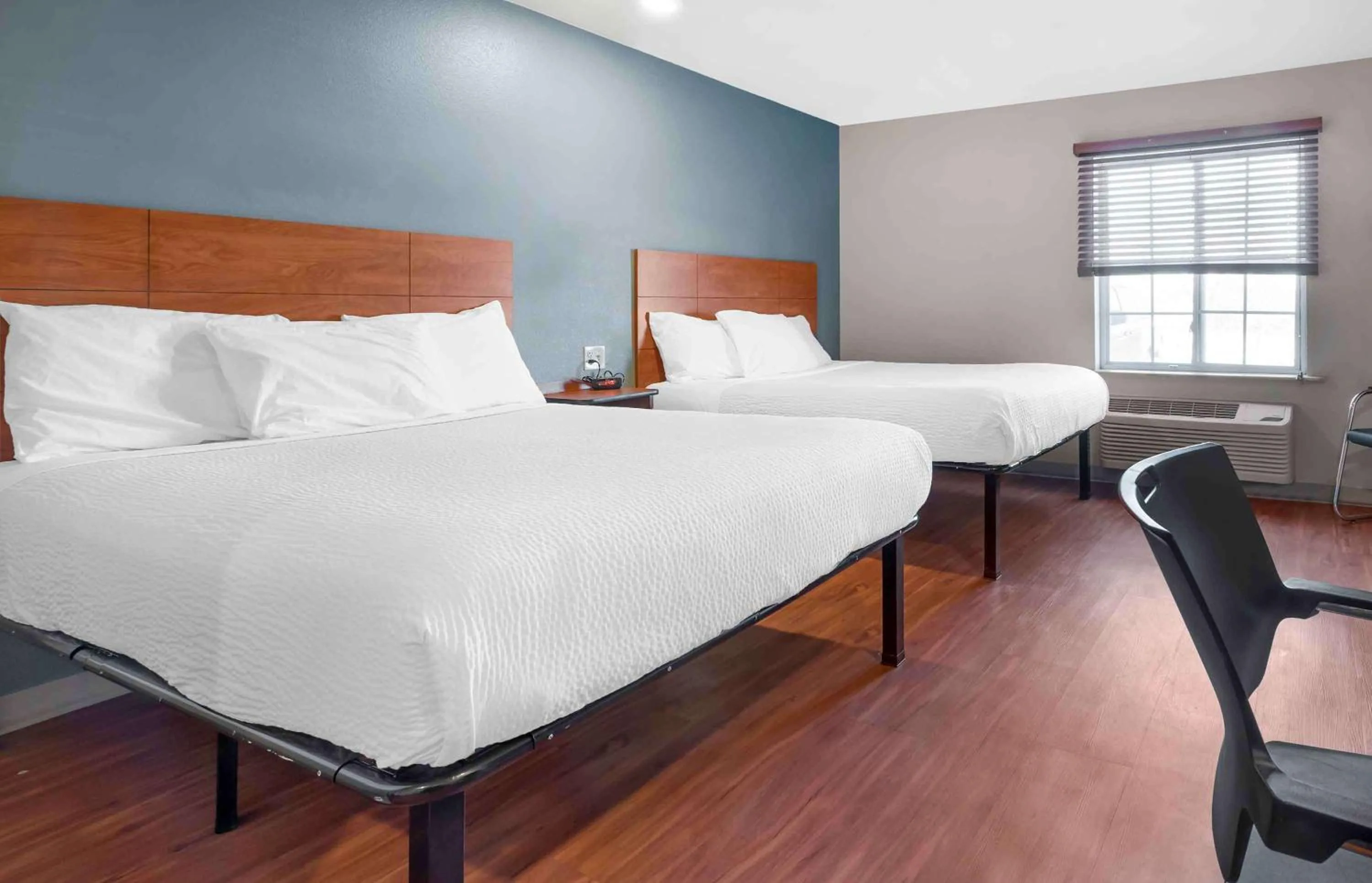 Bedroom, Bed in Extended Stay America Select Suites - Colorado Springs