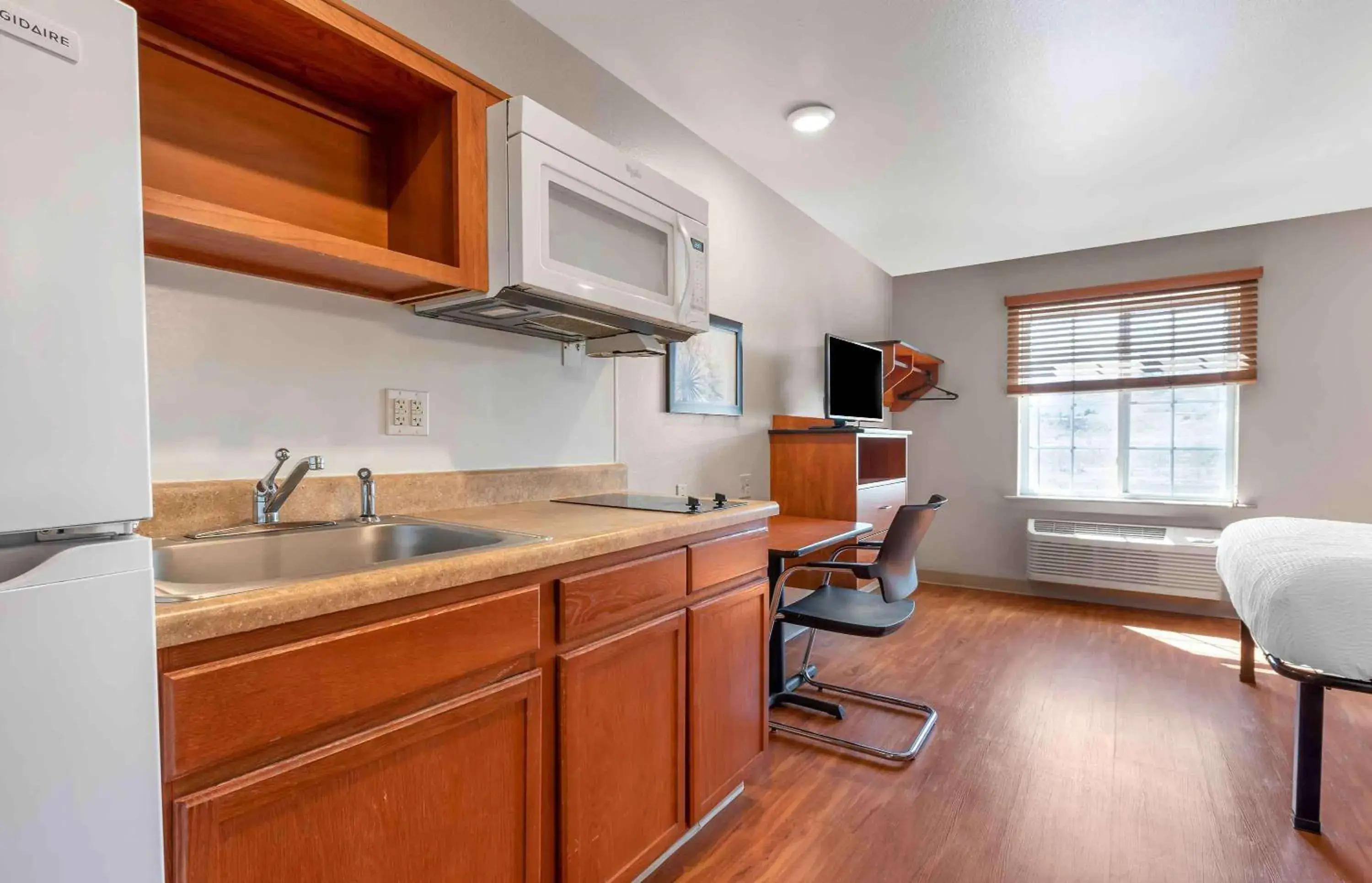 Bedroom in Extended Stay America Select Suites - Colorado Springs Bedroom in Extended Stay America Select Suites - Colorado Springs