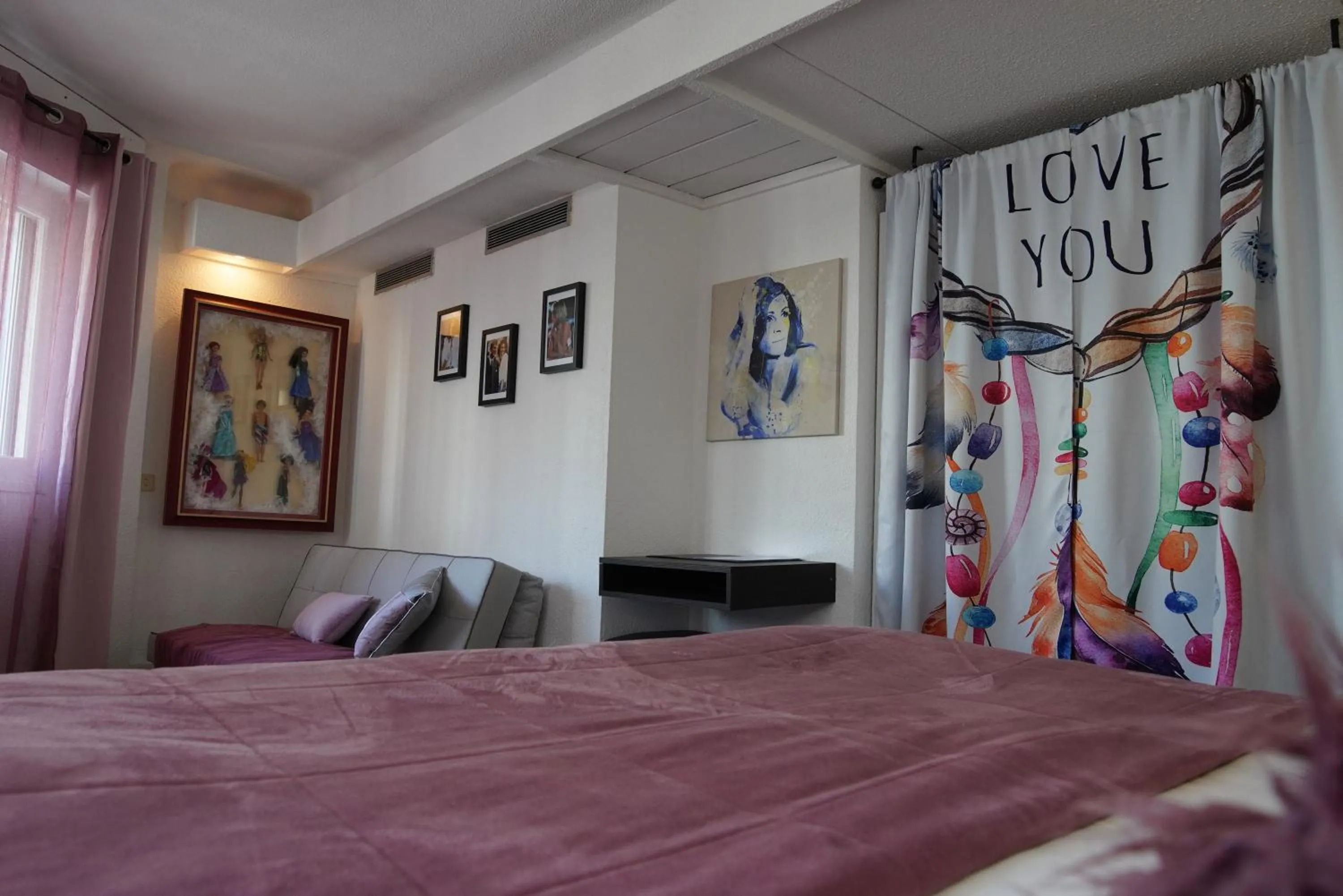 Bed in ATH hôtel Athénée