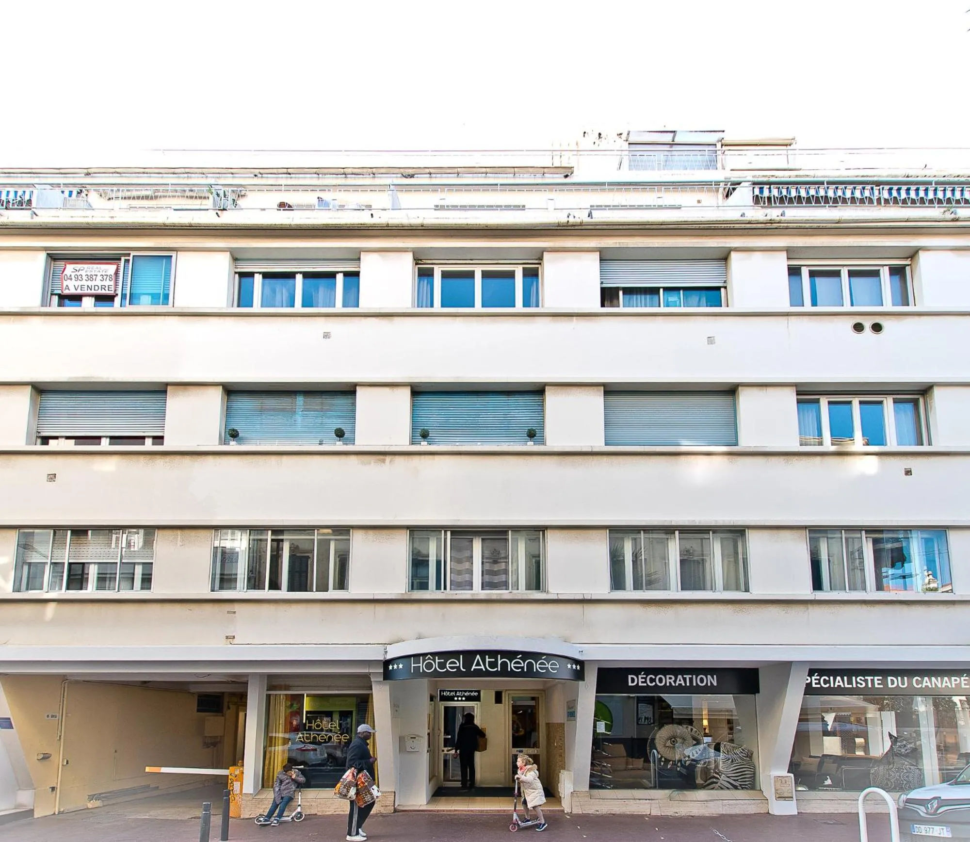 Property building in ATH hôtel Athénée