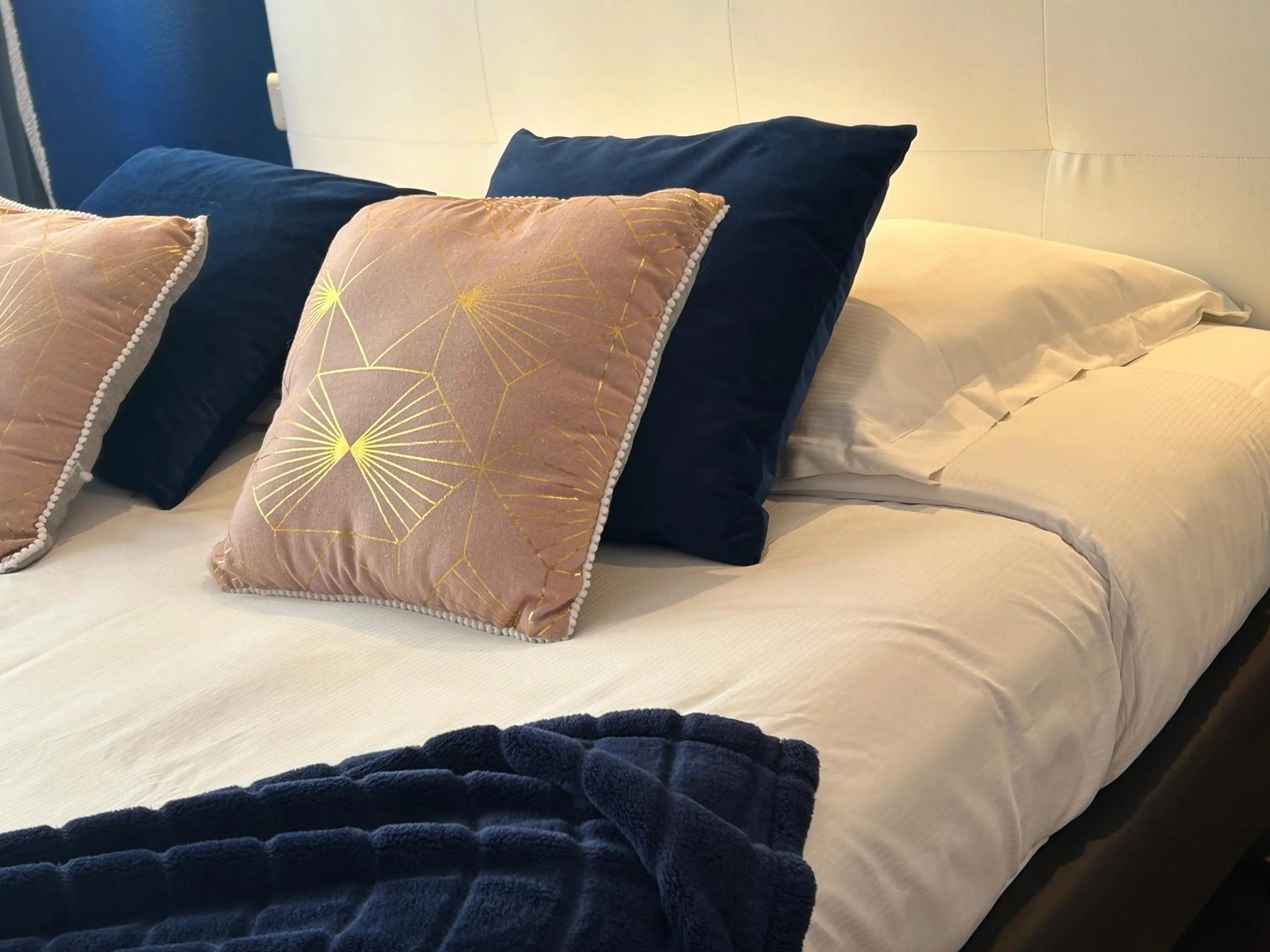 Bed in ATH hôtel Athénée