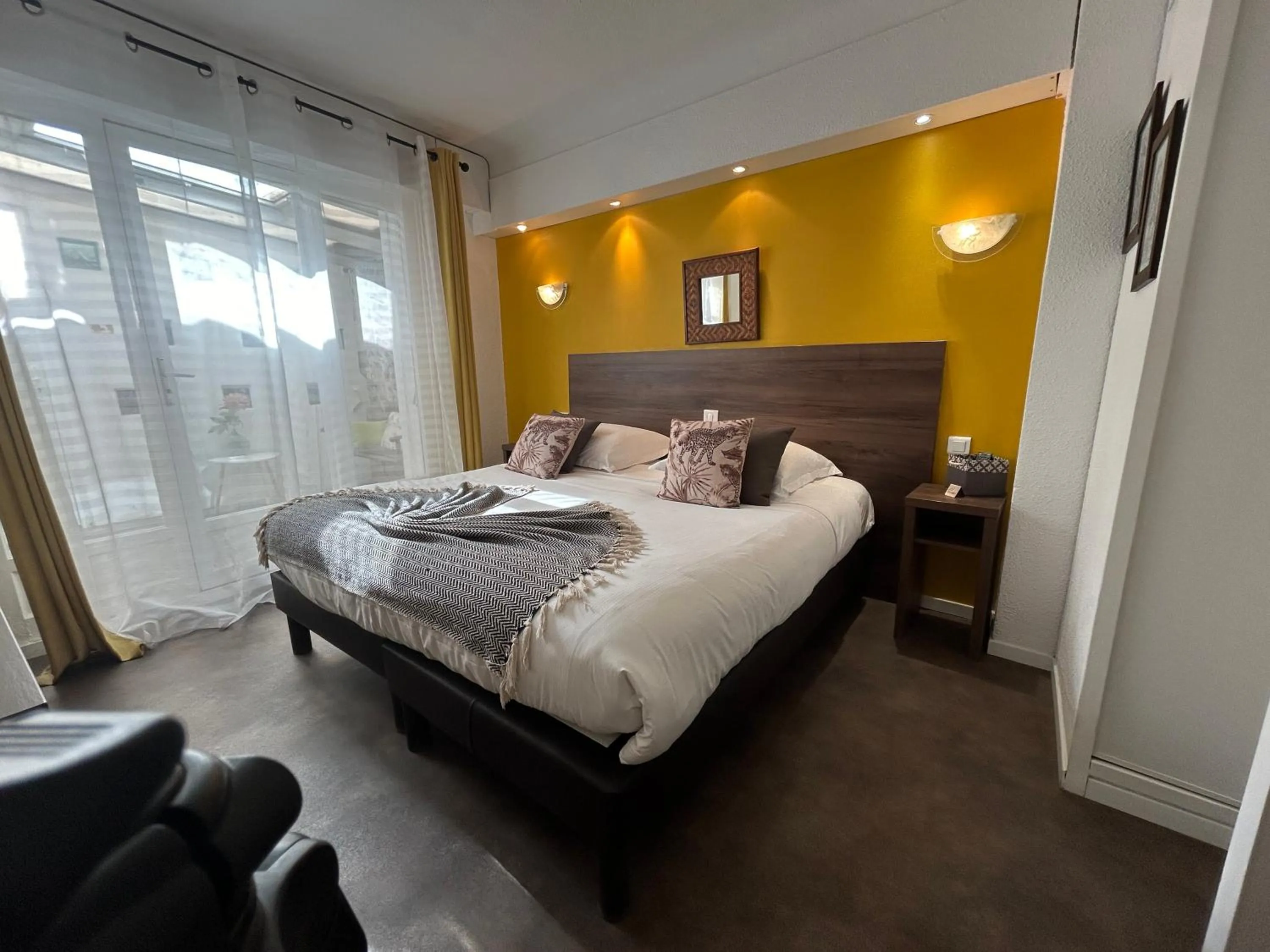 Bed in ATH hôtel Athénée