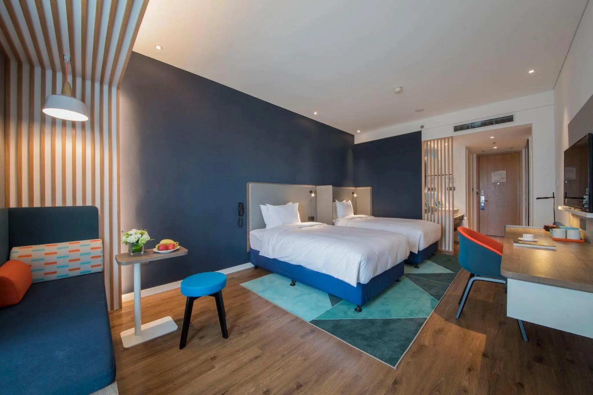Photo of the whole room, Bed in Holiday Inn Express Qingdao Chengyang Central by IHG