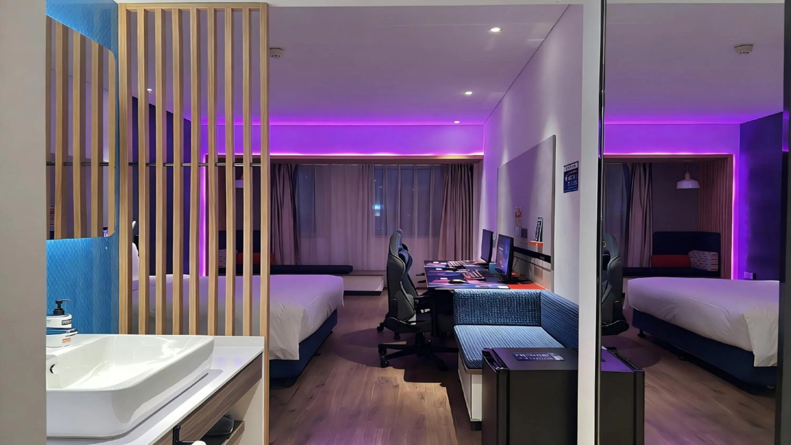 Photo of the whole room, Bed in Holiday Inn Express Qingdao Chengyang Central by IHG