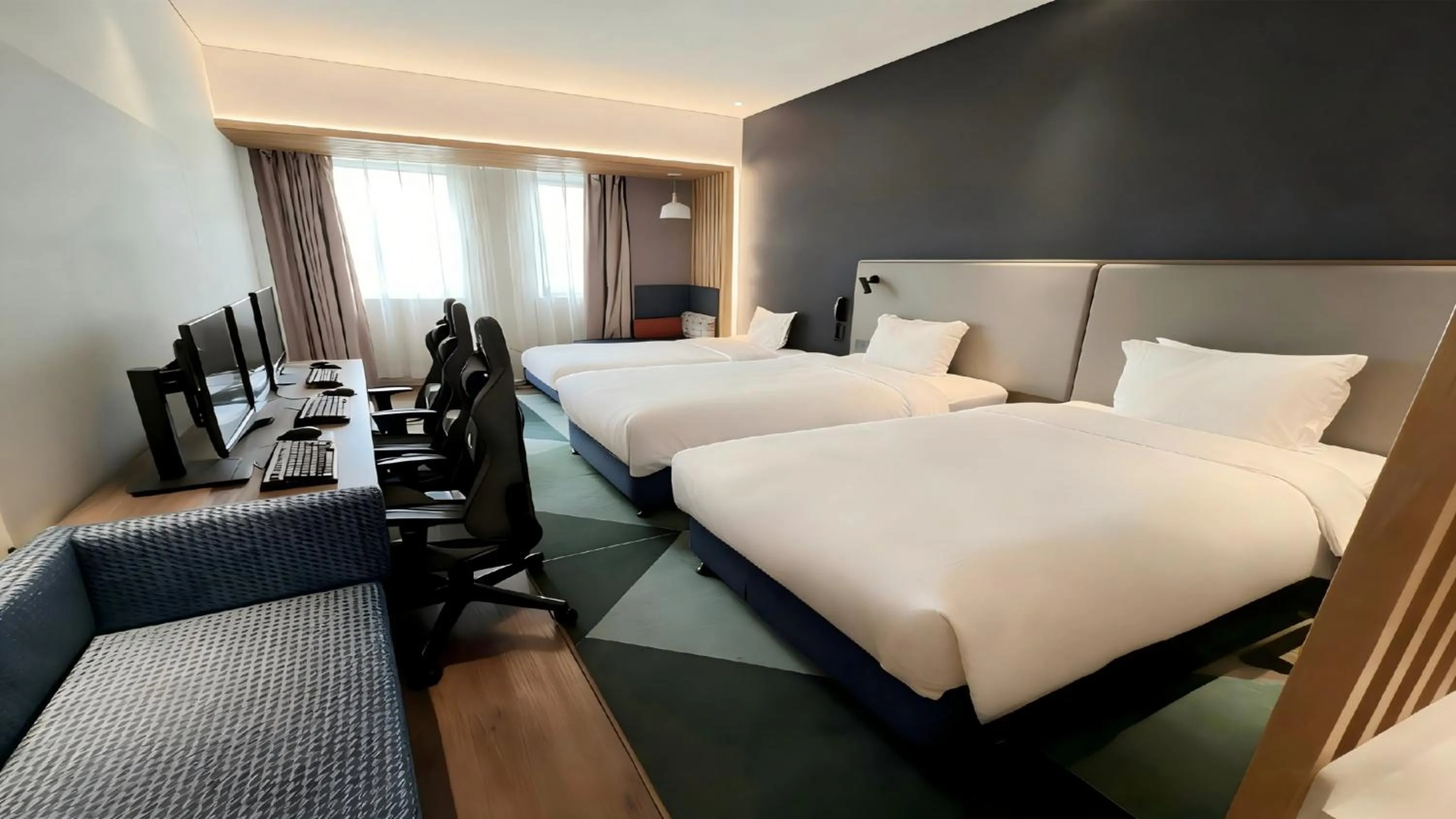 Photo of the whole room, Bed in Holiday Inn Express Qingdao Chengyang Central by IHG