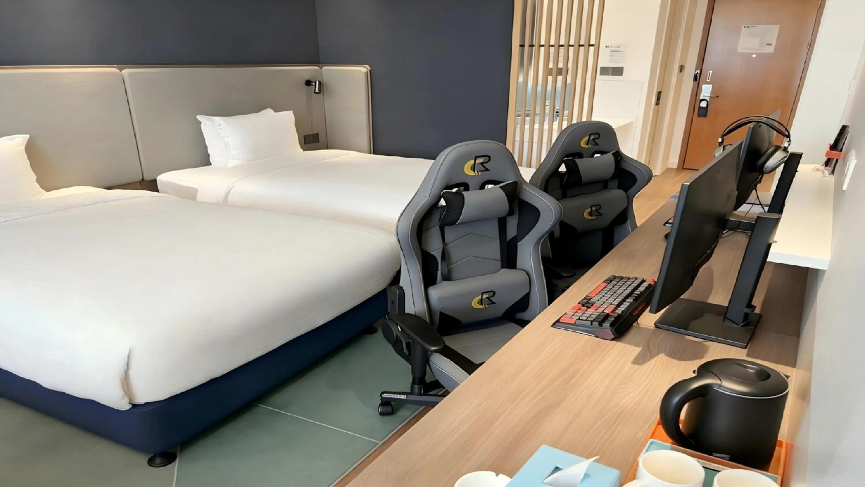 Photo of the whole room, Bed in Holiday Inn Express Qingdao Chengyang Central by IHG