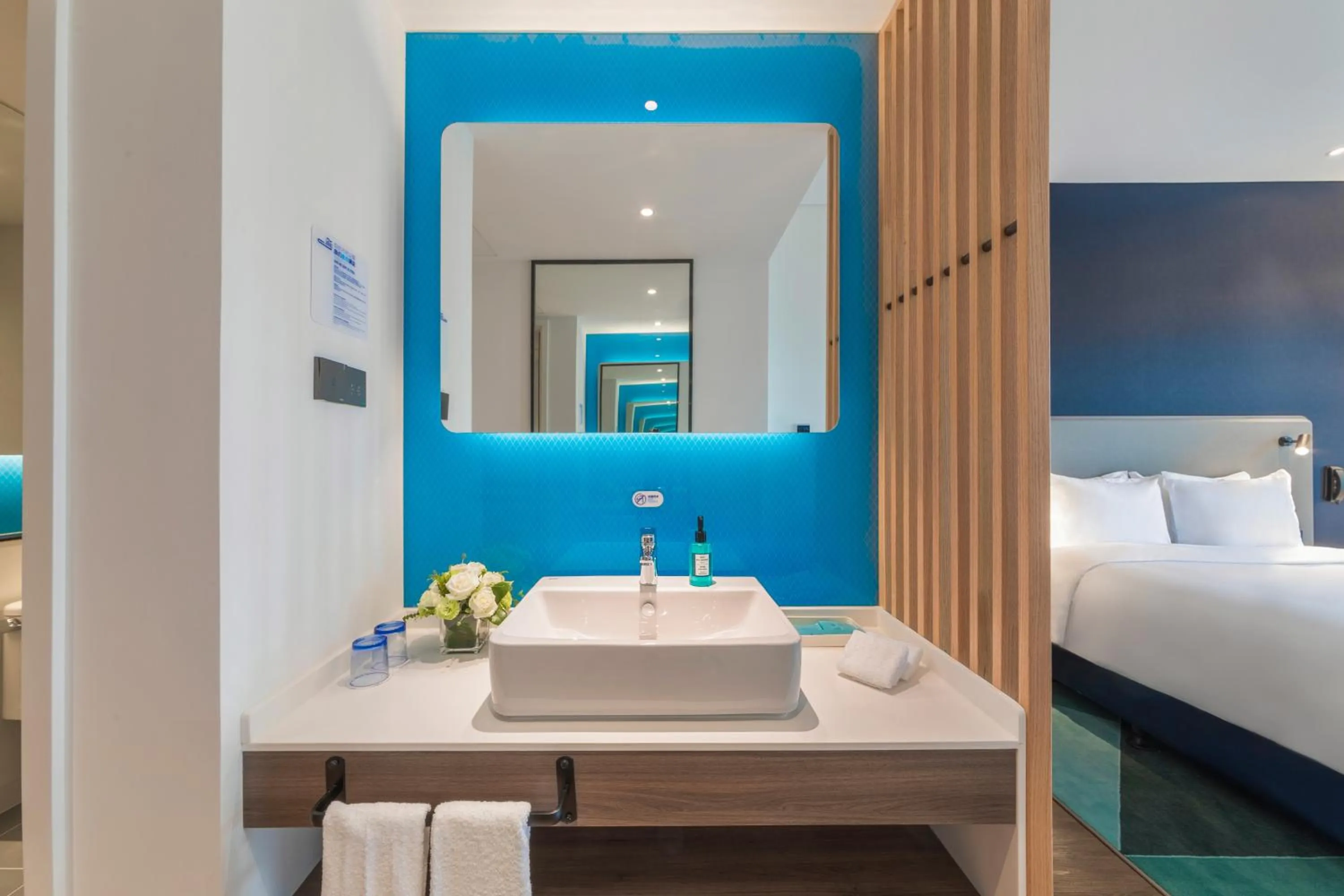 Bed in Holiday Inn Express Qingdao Chengyang Central by IHG