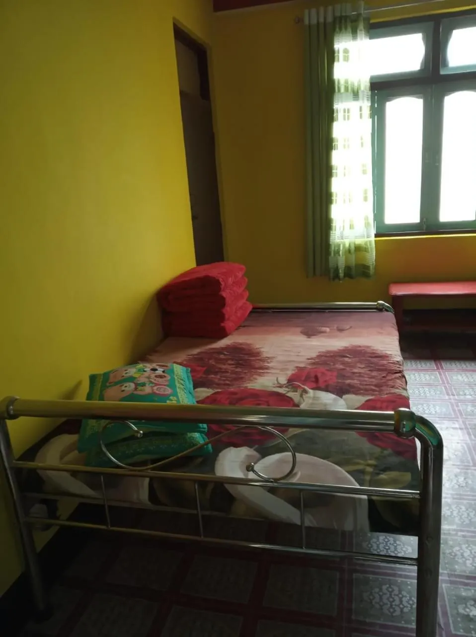 Bed in VAMOOSE CHAMLING