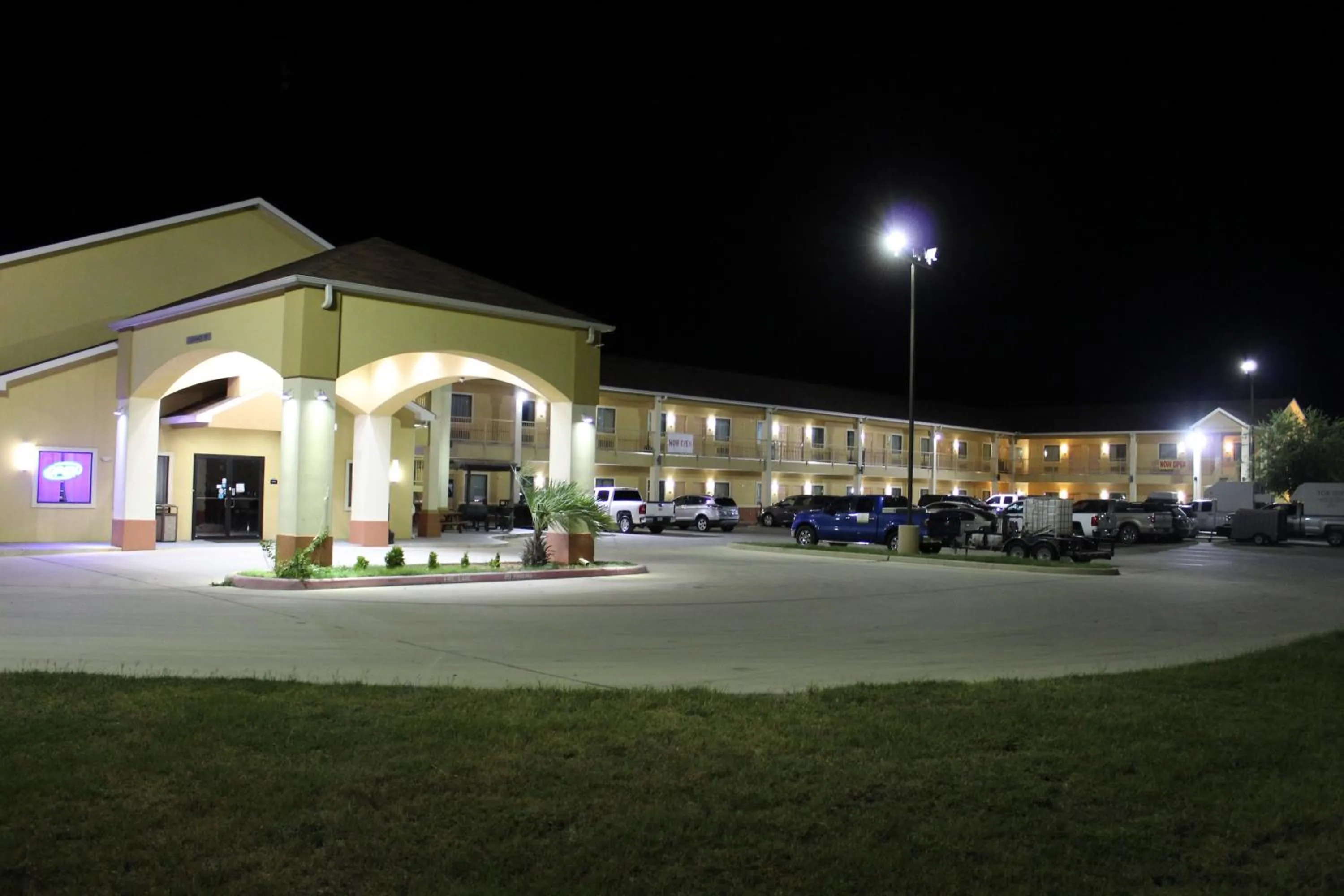 Night in Horizon Inn & Suites