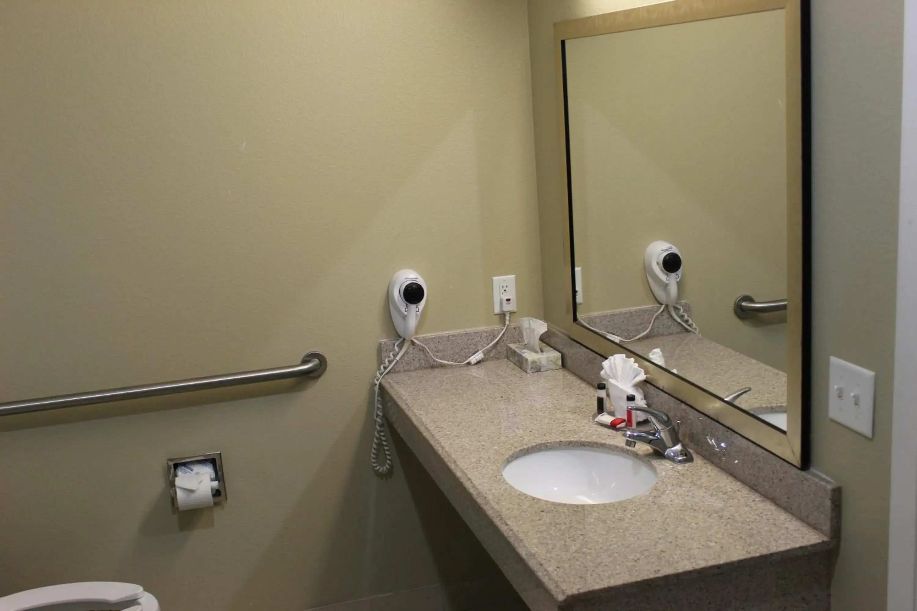 Deluxe King Suite in Horizon Inn & Suites Deluxe King Suite in Horizon Inn & Suites