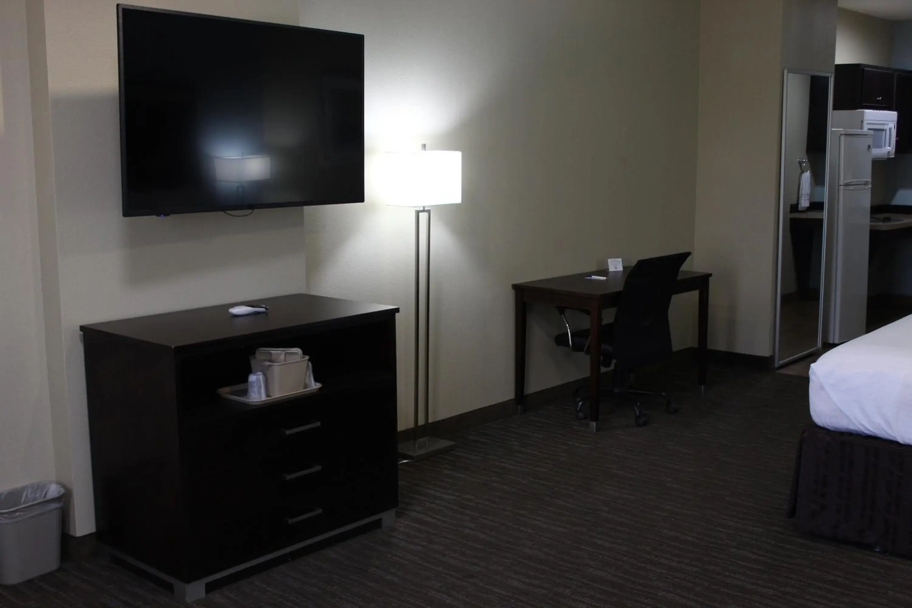 Deluxe King Suite in Horizon Inn & Suites Deluxe King Suite in Horizon Inn & Suites