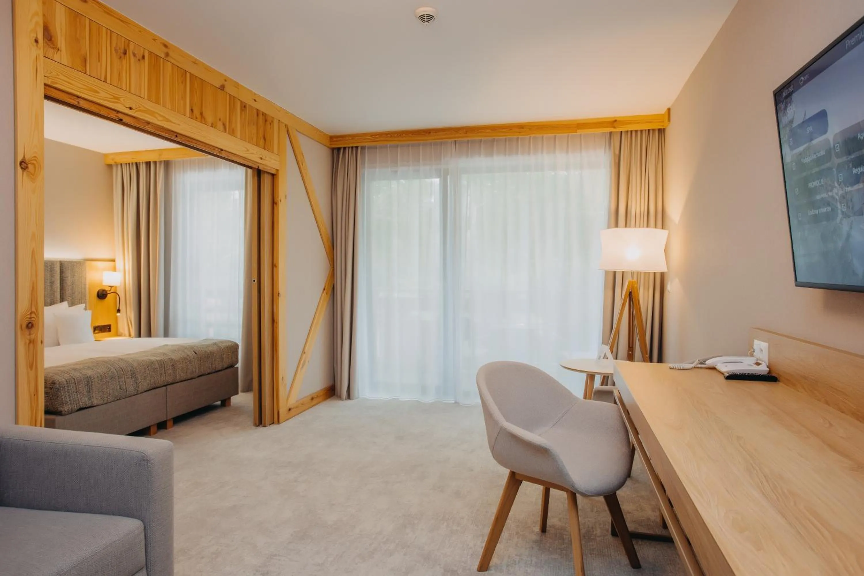 Living room, Bed in Platinum Mountain Hotel&SPA