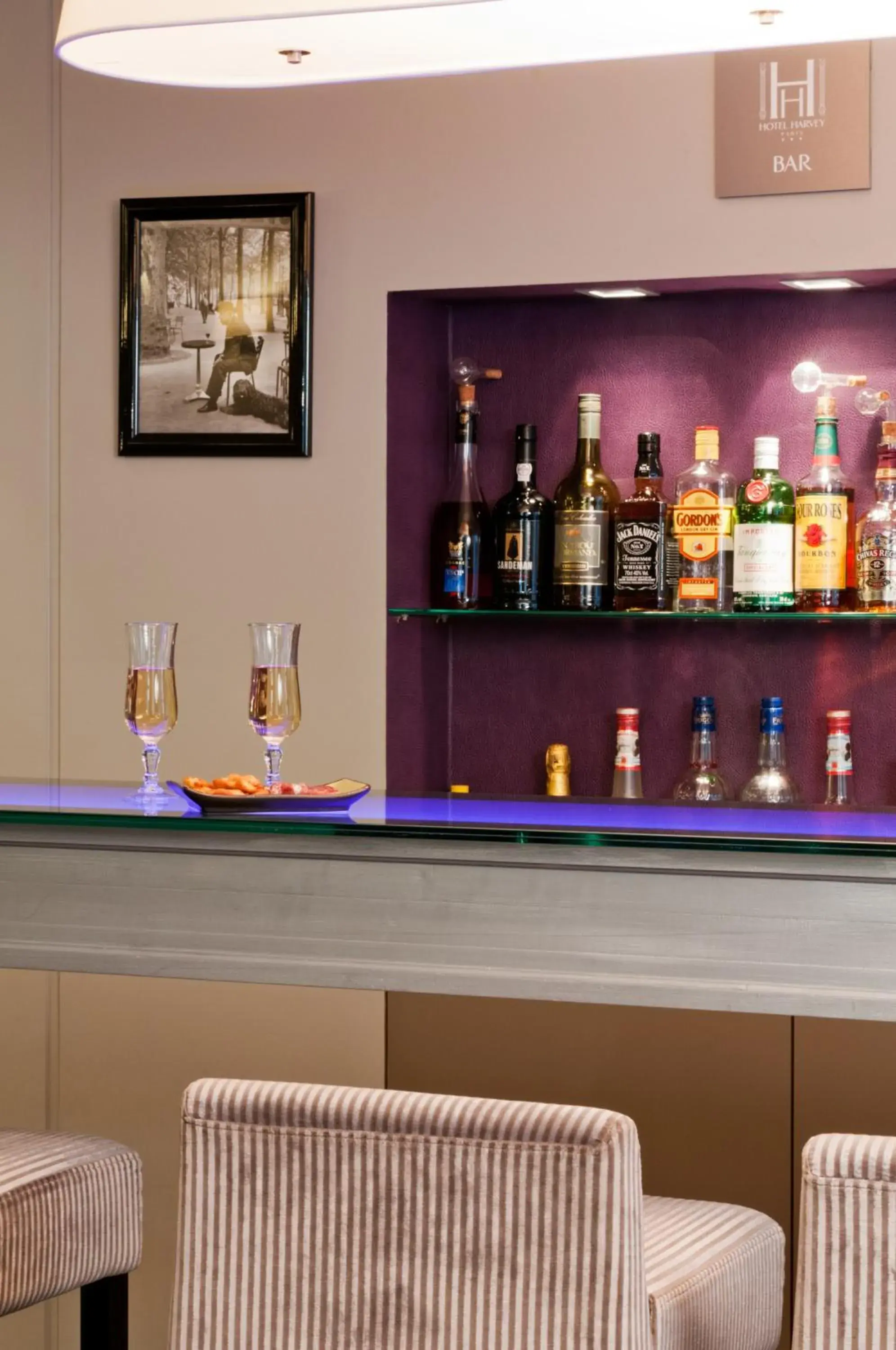 Lounge or bar in Hôtel Harvey Lounge or bar in Hôtel Harvey
