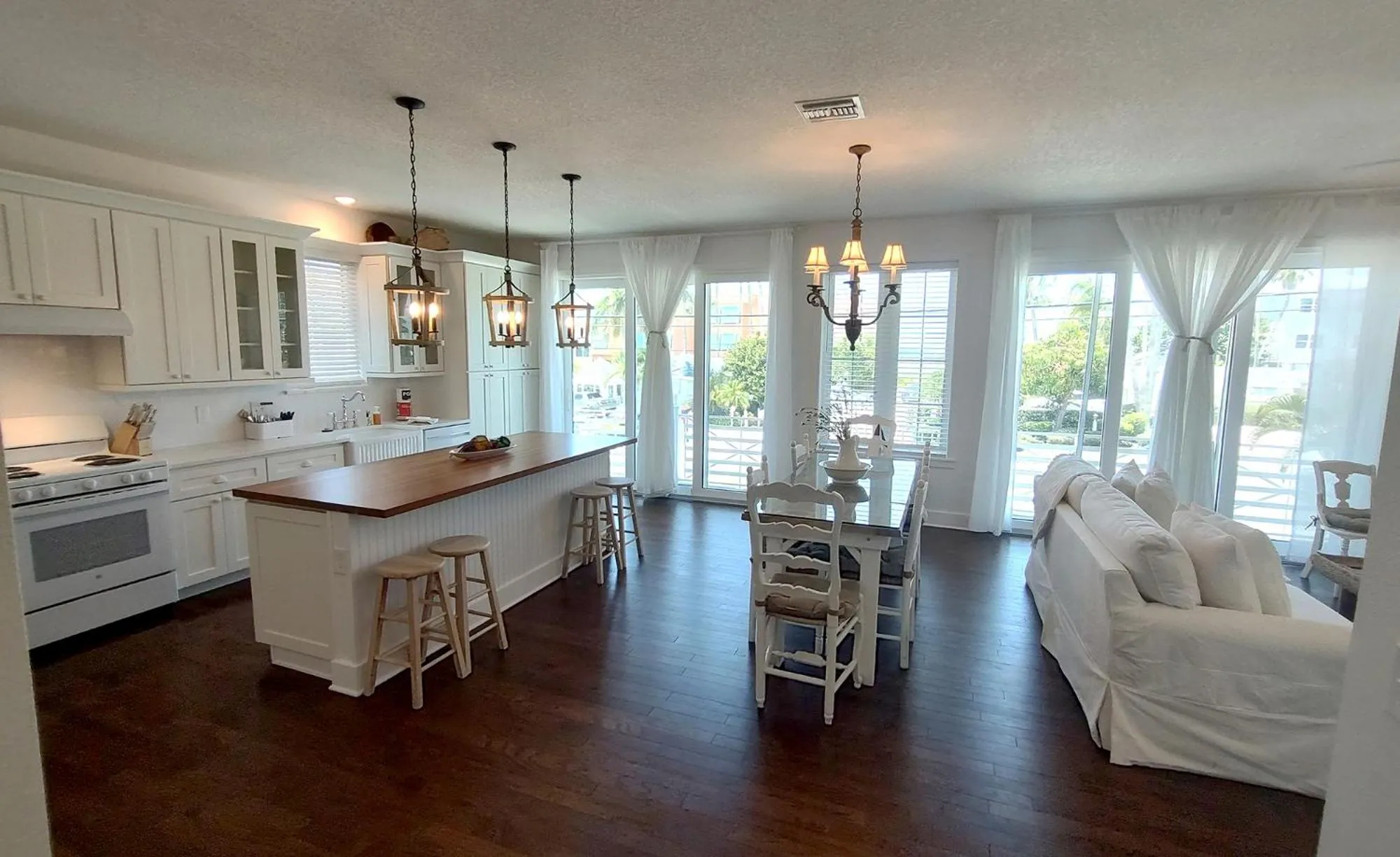 Kitchen or kitchenette in Bungalow Beach Resort