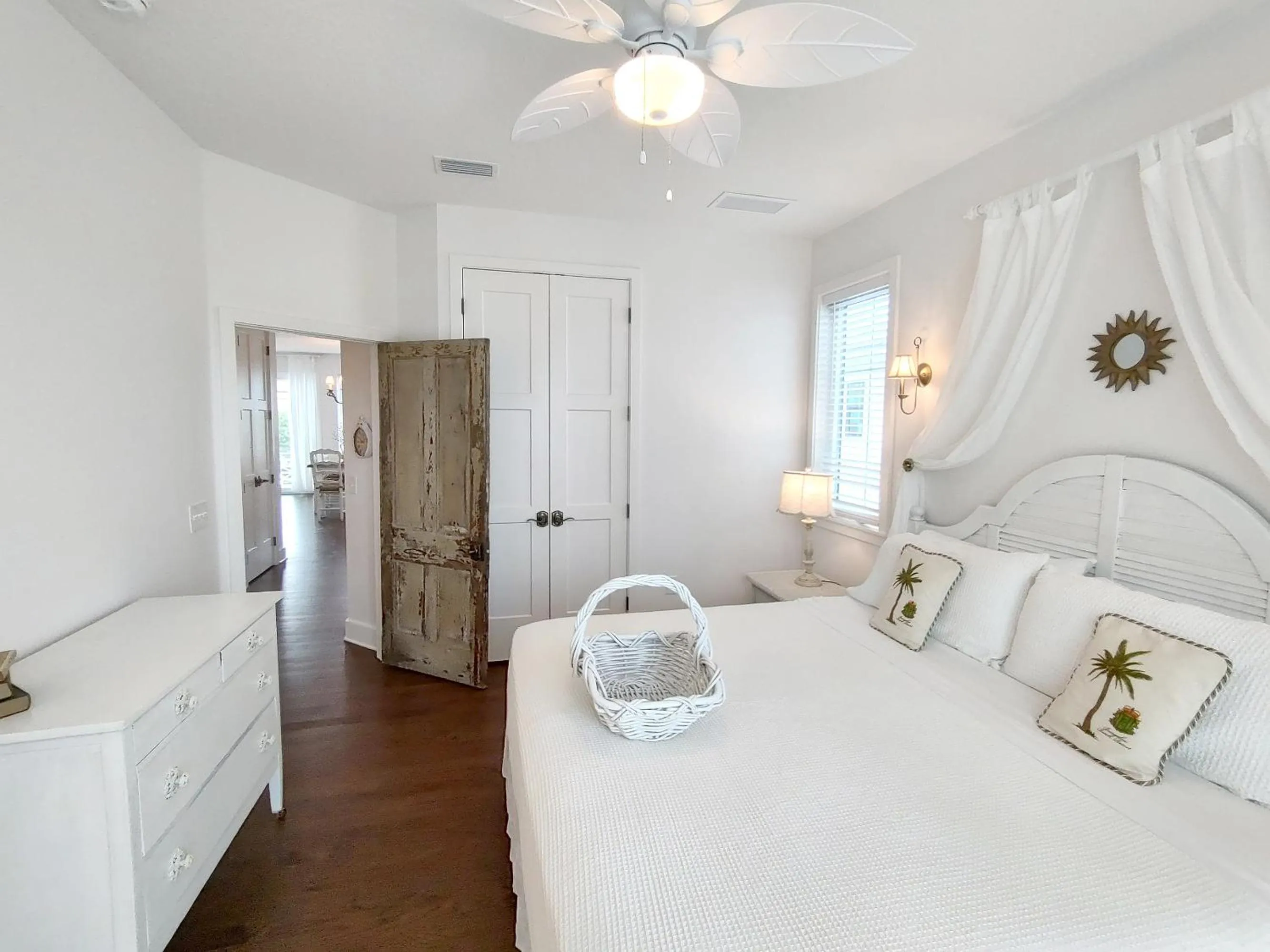Bedroom, Bed in Bungalow Beach Resort