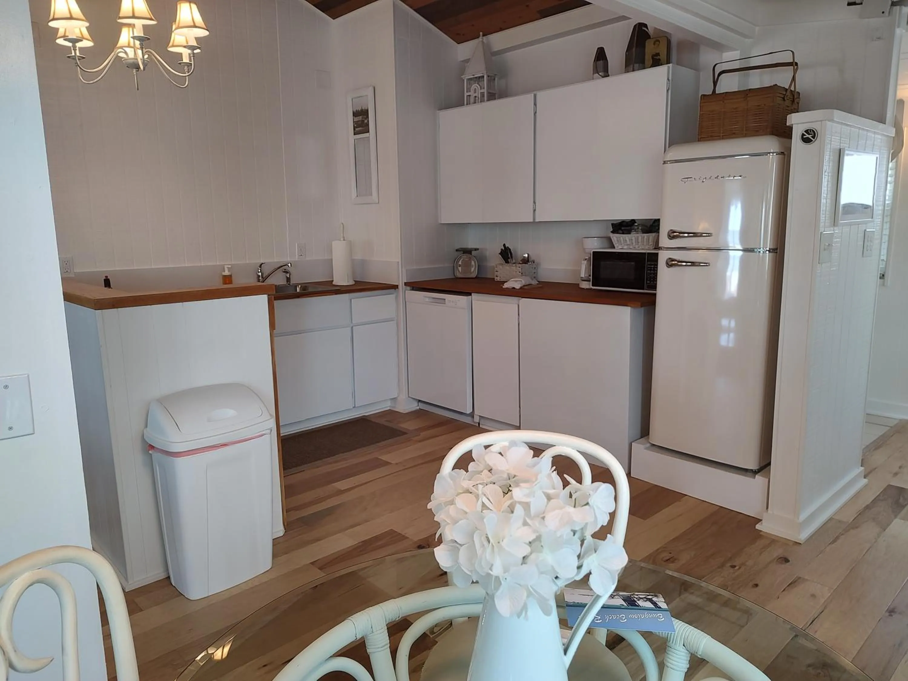 Kitchen or kitchenette in Bungalow Beach Resort