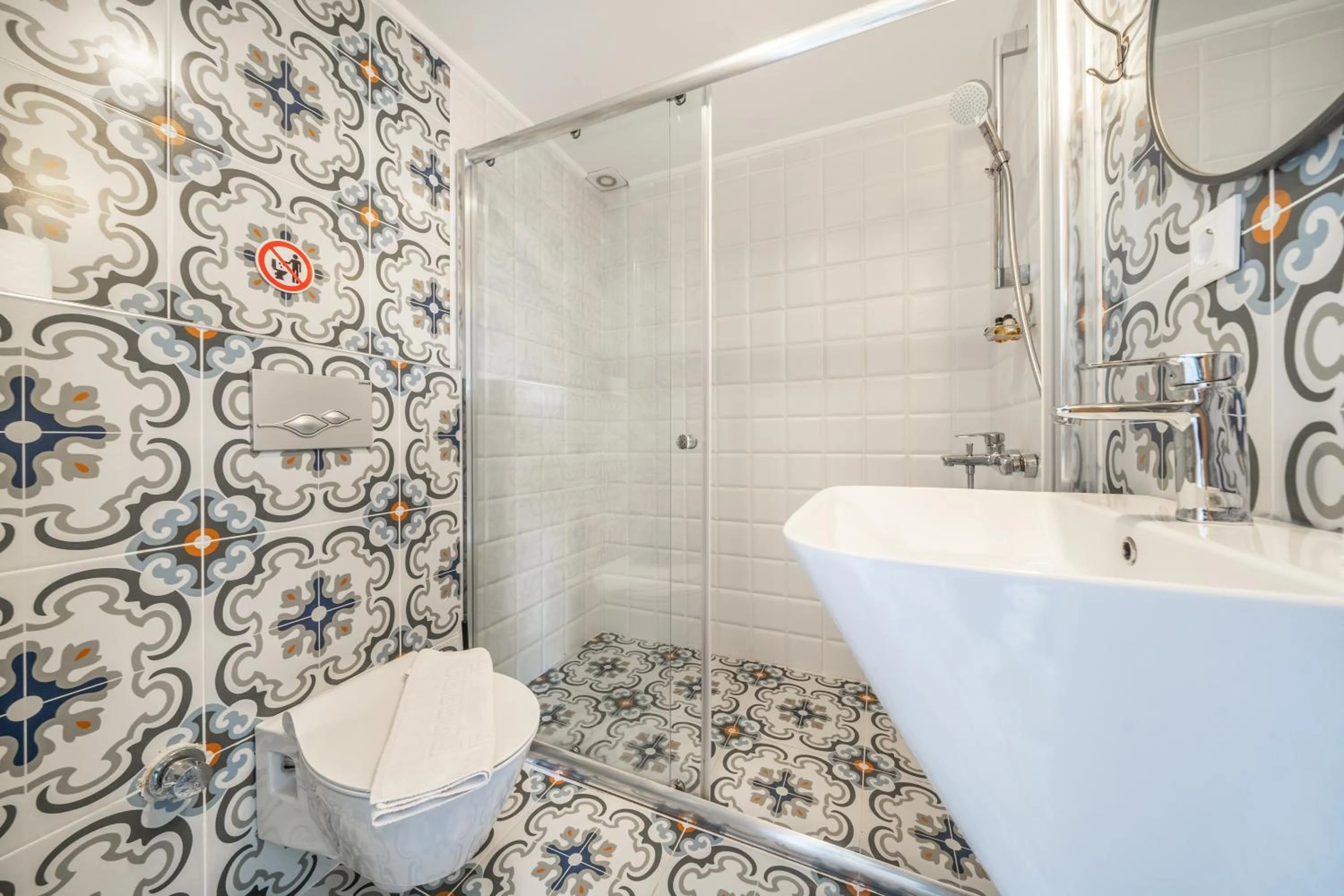 Shower in İsinda Pansiyon