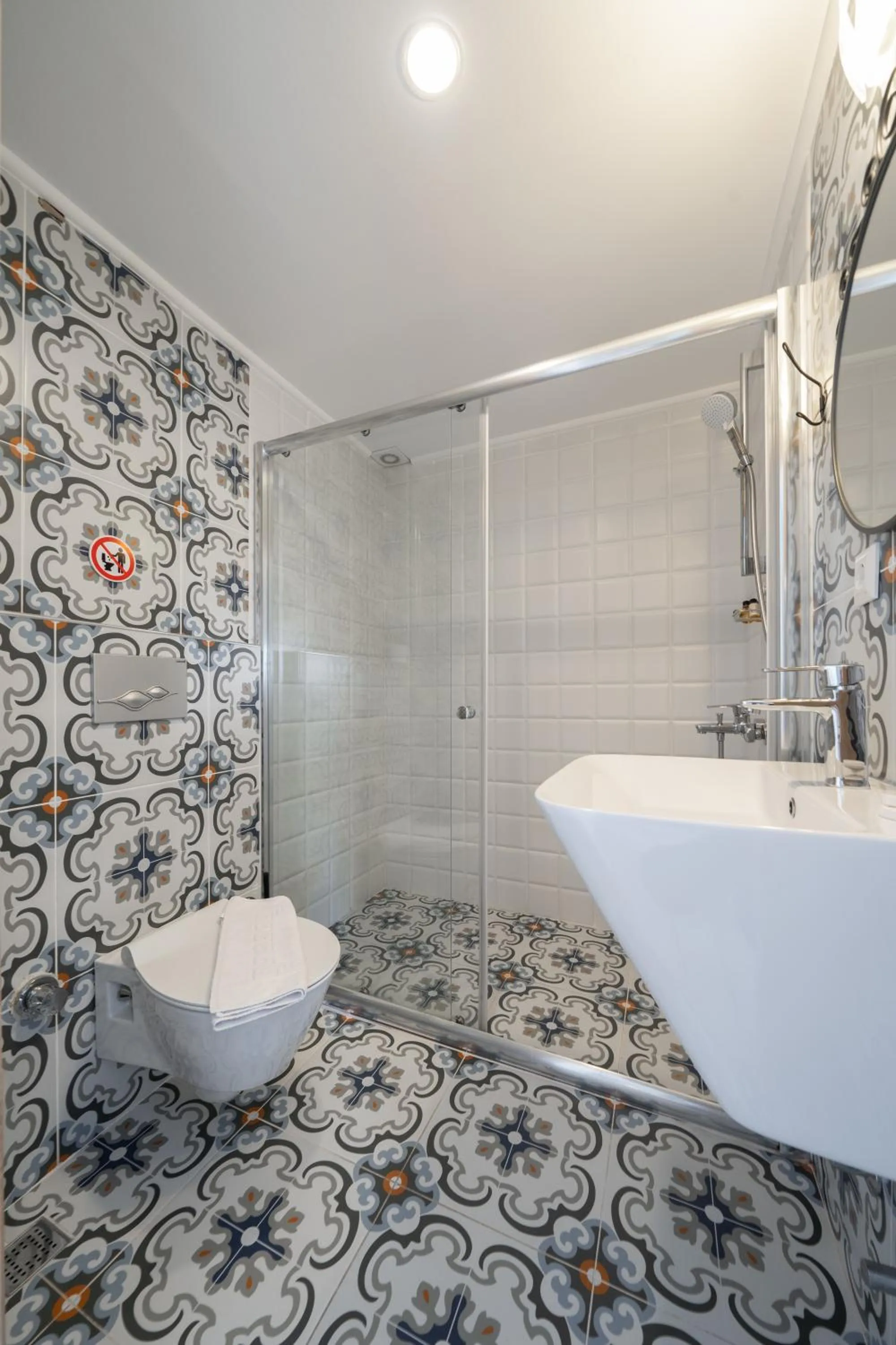 Shower in İsinda Pansiyon