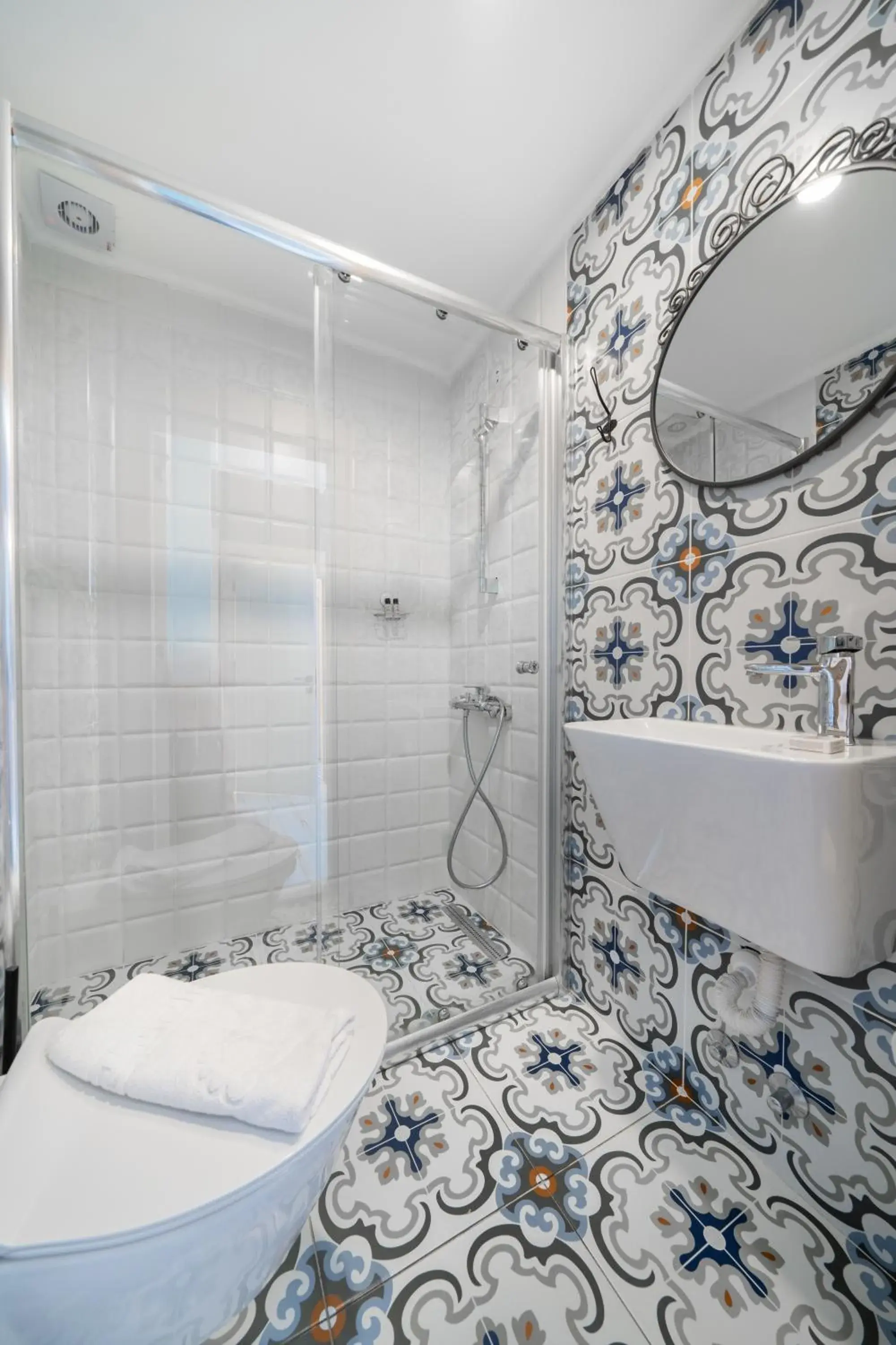 Double Room with Mountain View in İsinda Pansiyon Double Room with Mountain View in İsinda Pansiyon