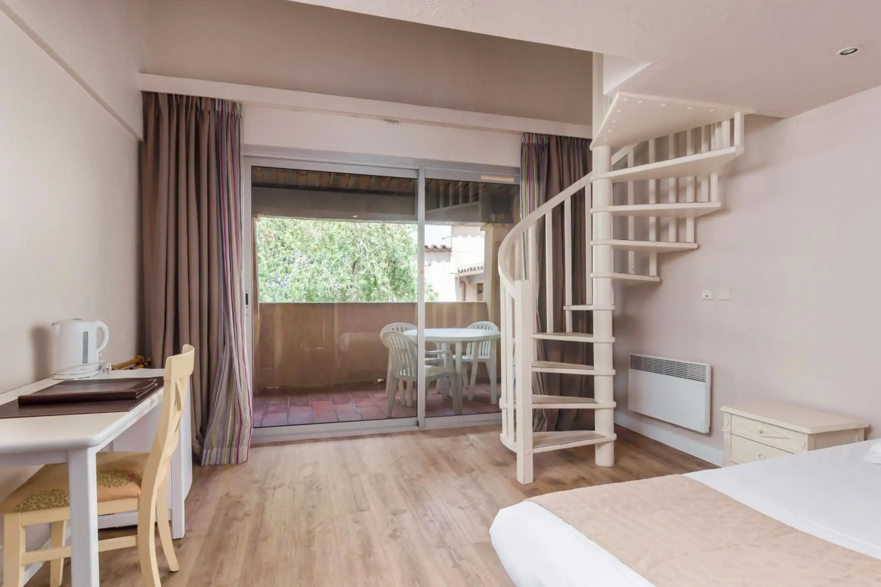 Quadruple Room with Bath in Castel 'Provence Quadruple Room with Bath in Castel 'Provence