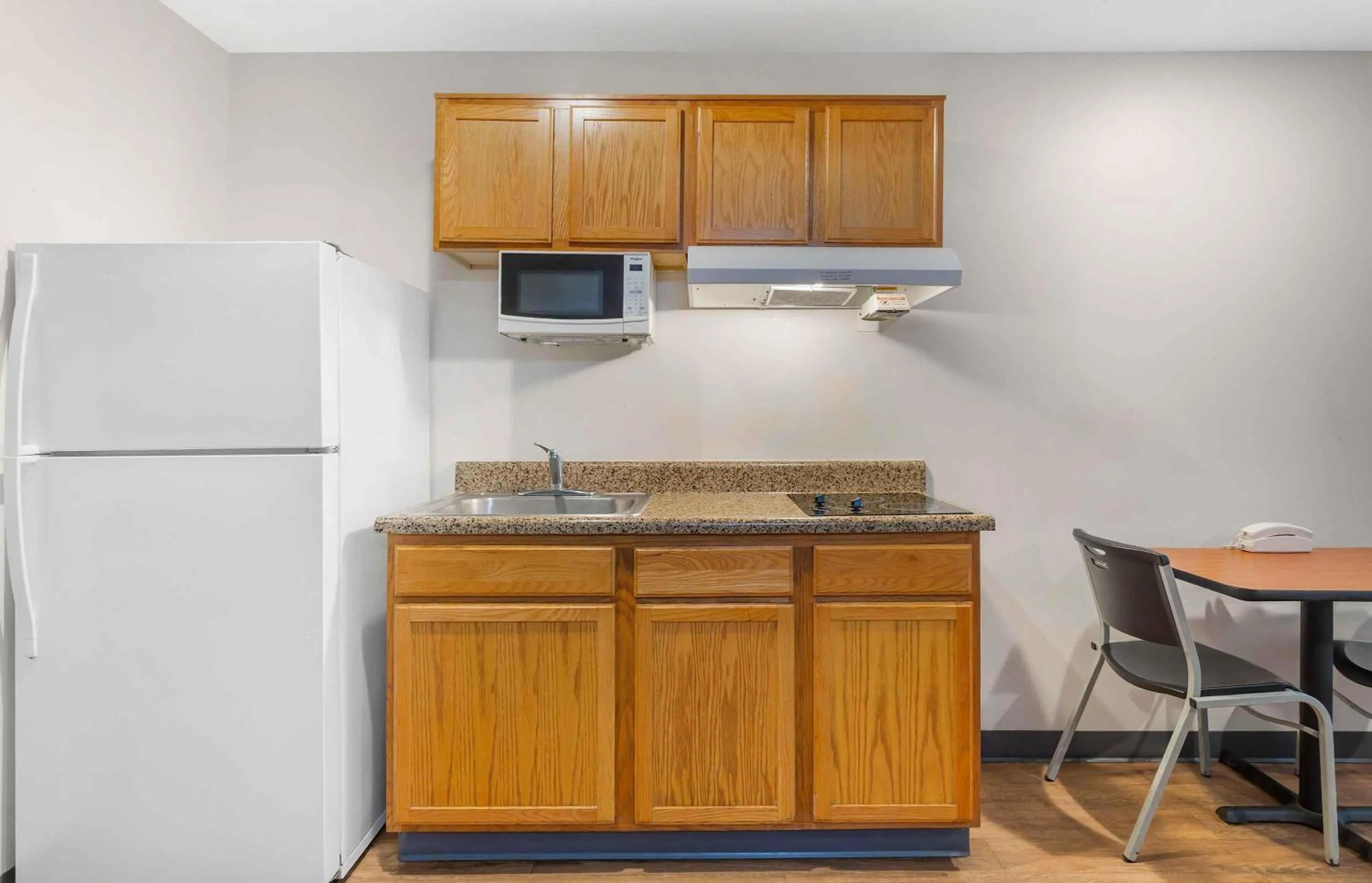 Kitchen or kitchenette in Extended Stay America Select Suites - Fort Myers - Northeast