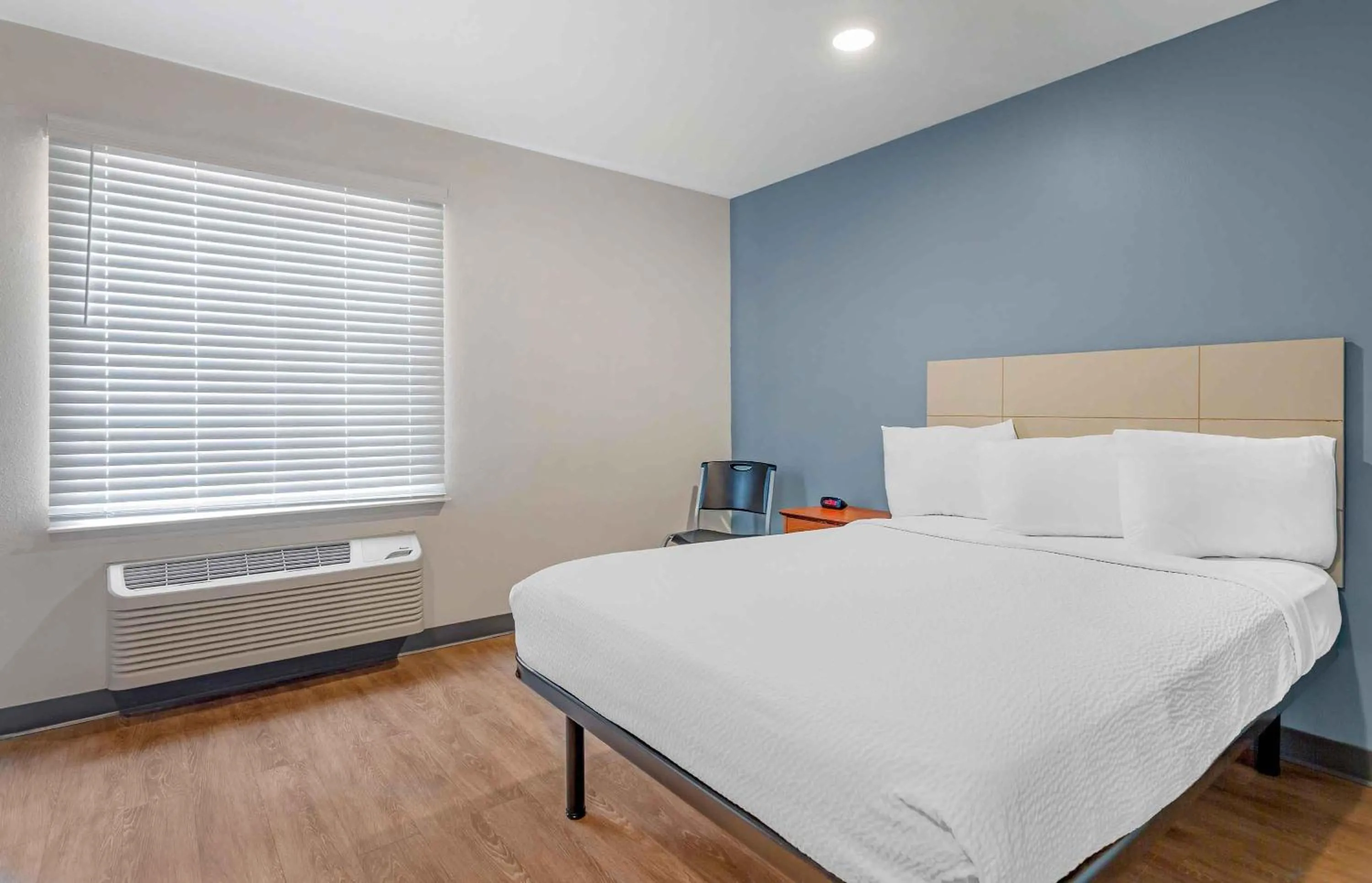 Bedroom, Bed in Extended Stay America Select Suites - Fort Myers - Northeast