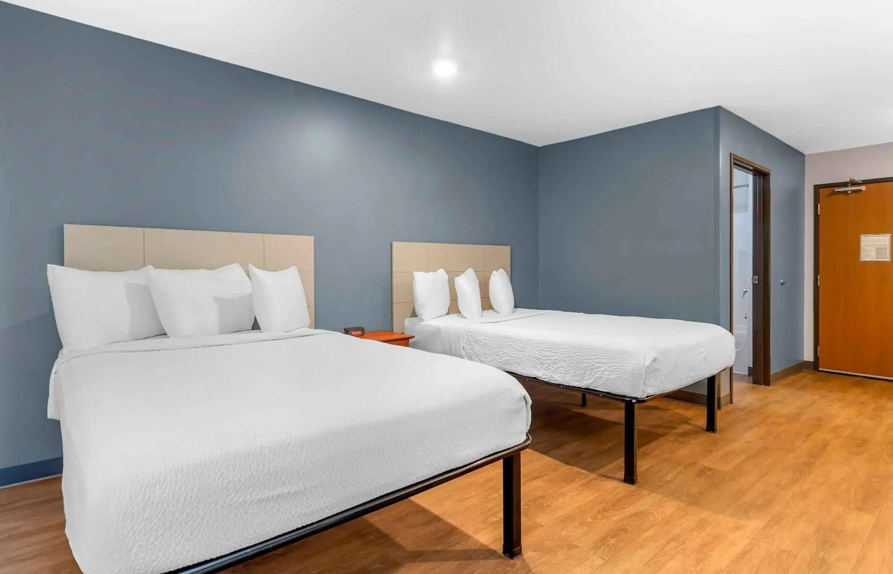 Bedroom, Bed in Extended Stay America Select Suites - Fort Myers - Northeast Bedroom, Bed in Extended Stay America Select Suites - Fort Myers - Northeast