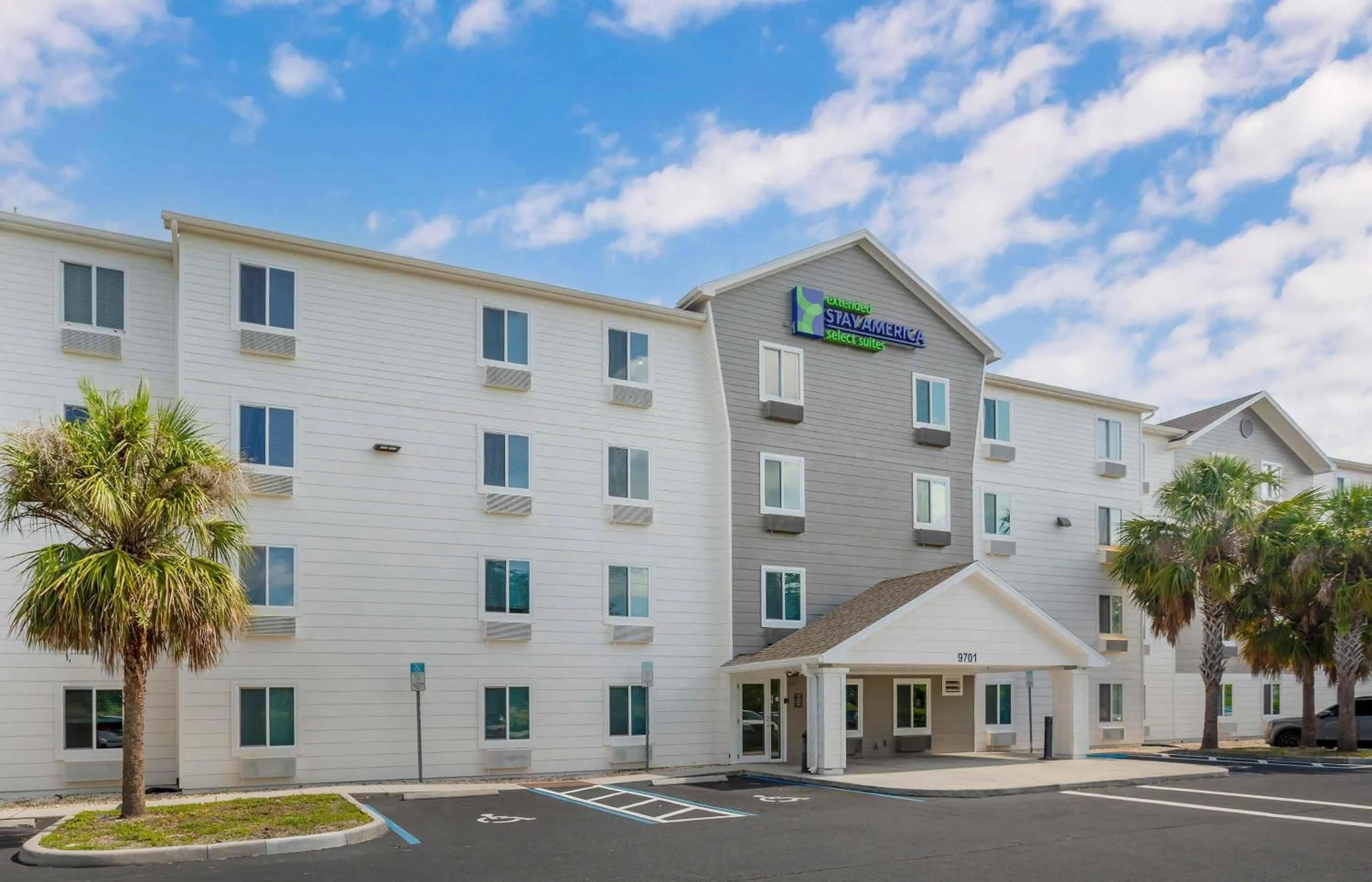 Property building in Extended Stay America Select Suites - Fort Myers - Northeast