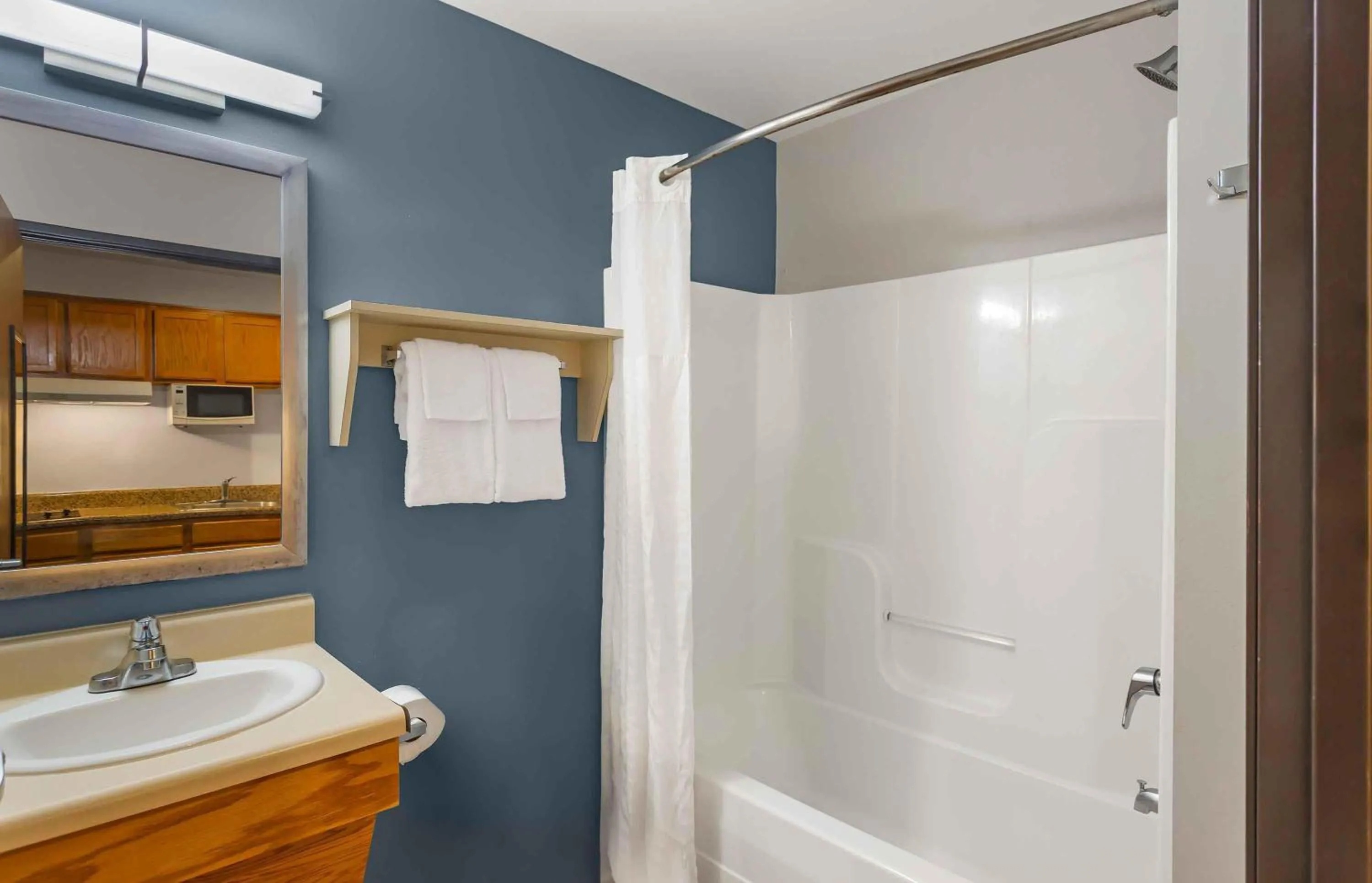 Bathroom in Extended Stay America Select Suites - Fort Myers - Northeast