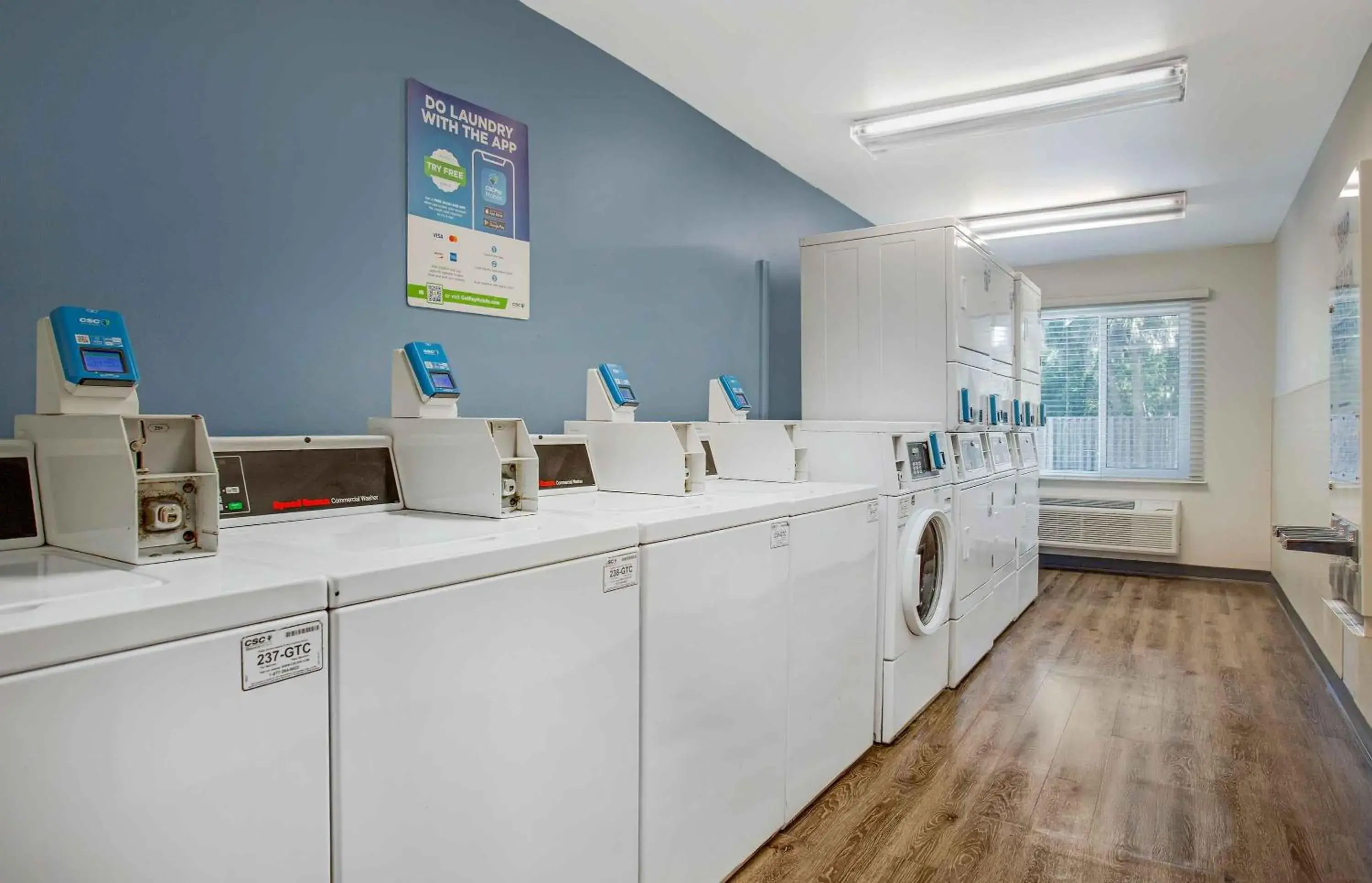 Property building in Extended Stay America Select Suites - Fort Myers - Northeast Property building in Extended Stay America Select Suites - Fort Myers - Northeast