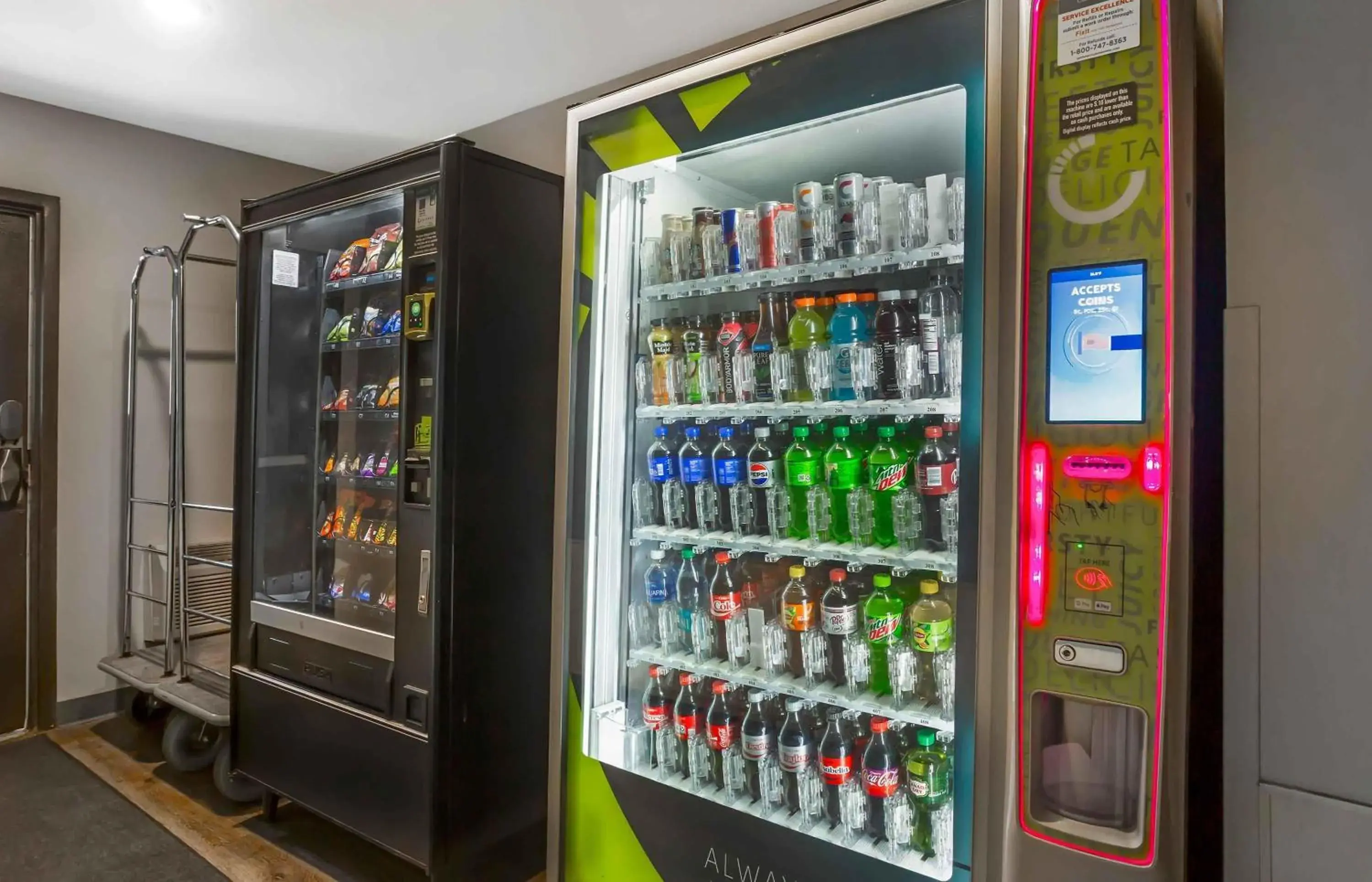 Property building in Extended Stay America Select Suites - Fort Myers - Northeast Property building in Extended Stay America Select Suites - Fort Myers - Northeast