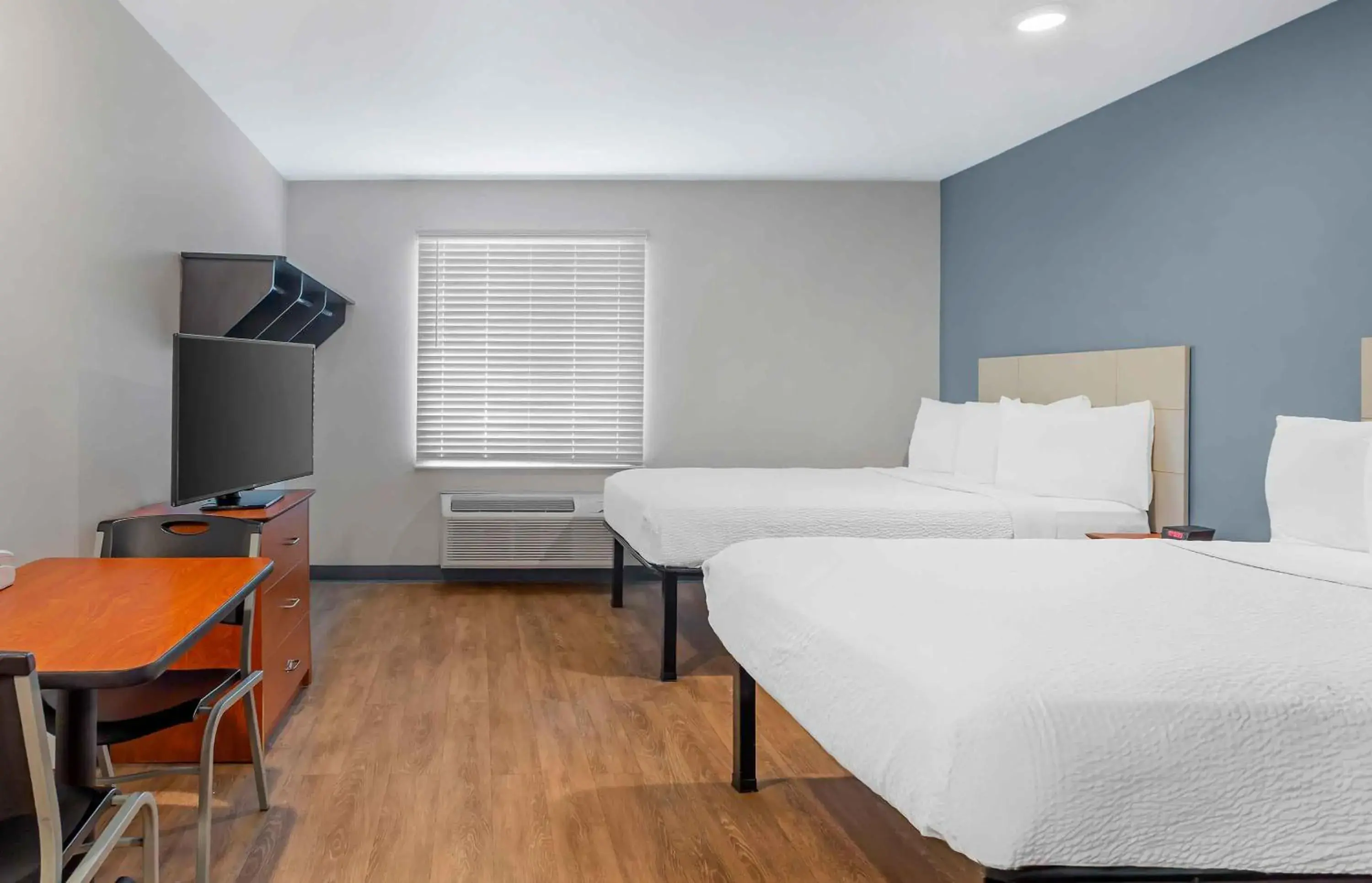 Bedroom, Bed in Extended Stay America Select Suites - Fort Myers - Northeast Bedroom, Bed in Extended Stay America Select Suites - Fort Myers - Northeast